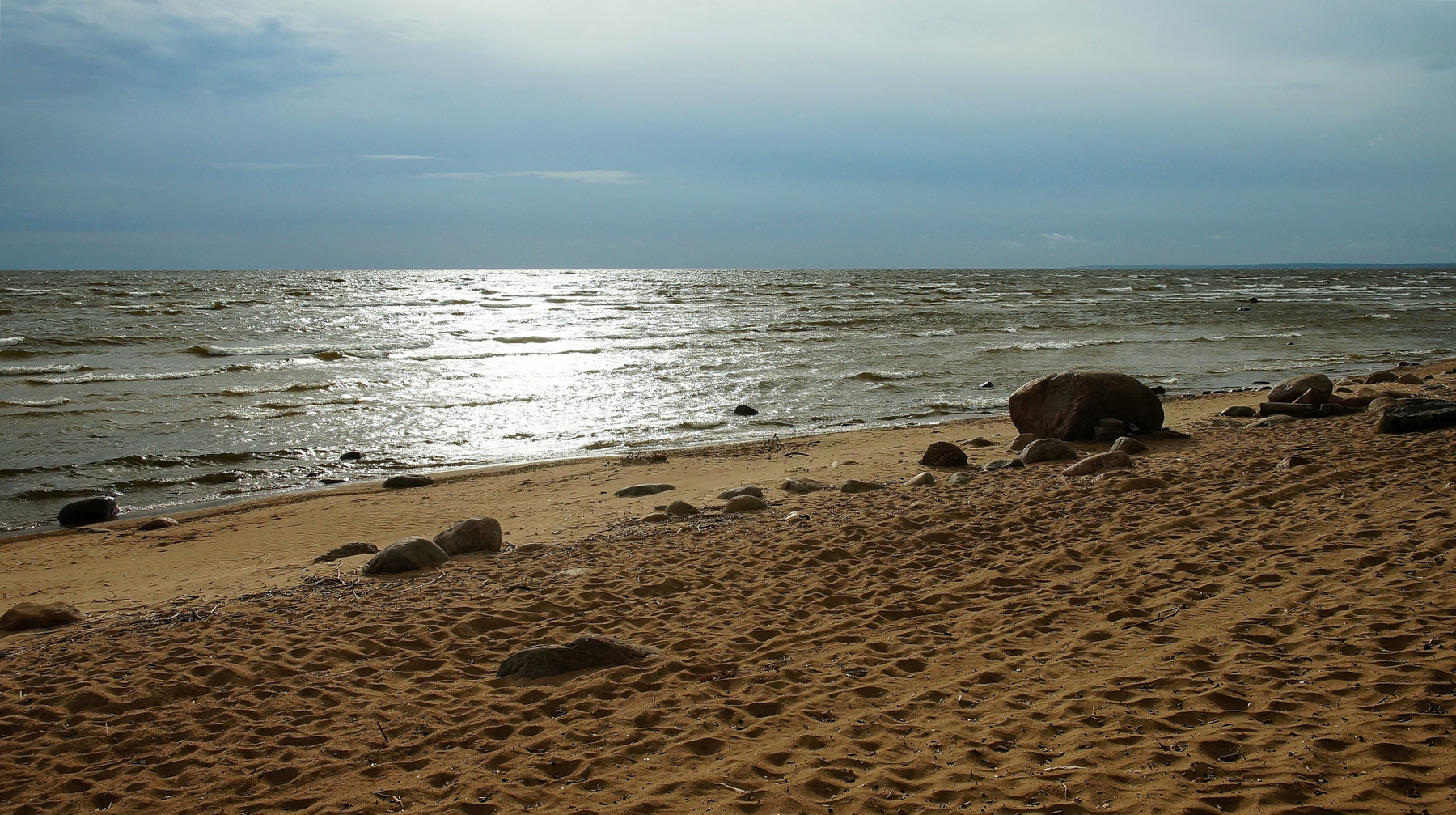 Прогулка по берегу залива Осень море пляж