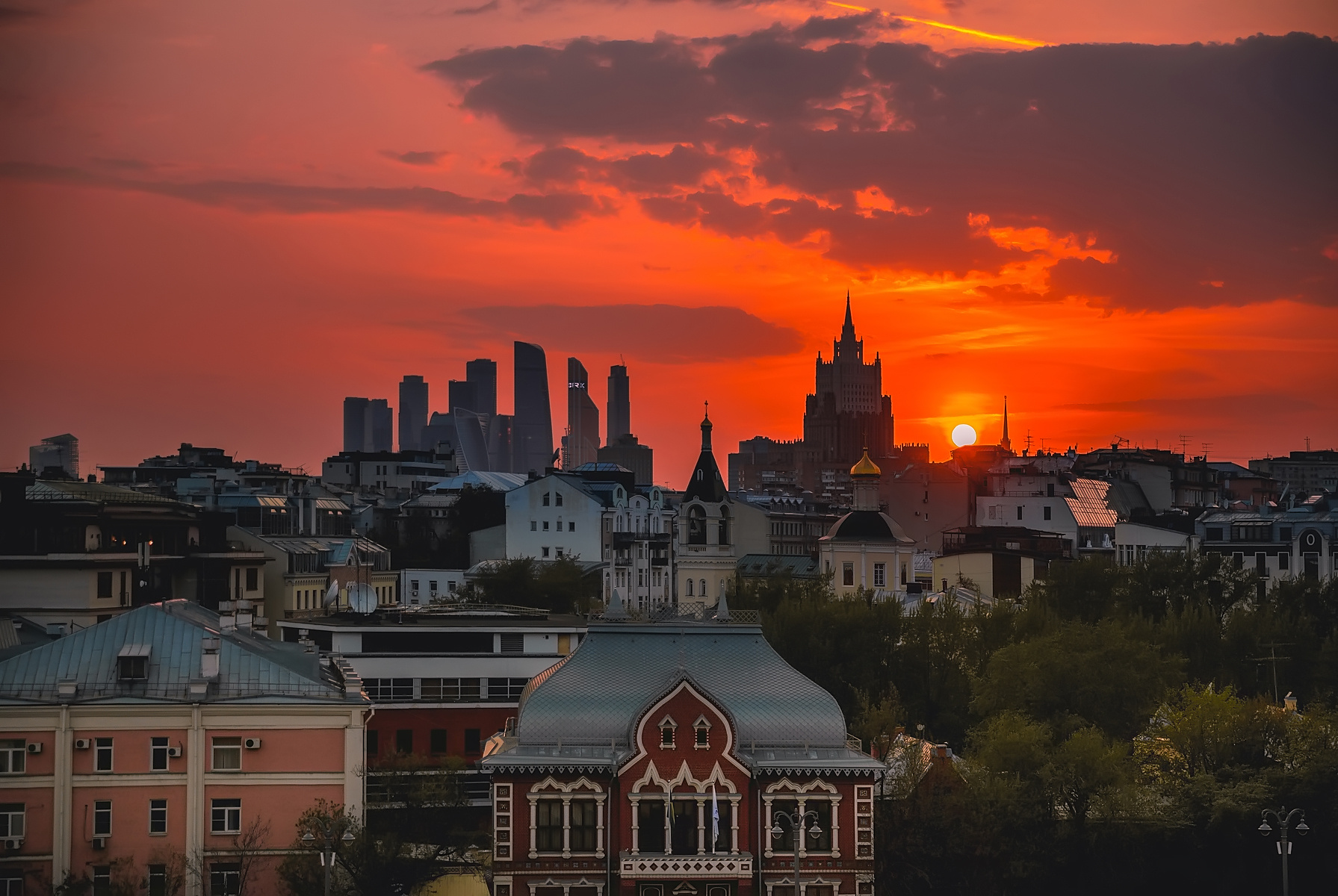 Яркий закат в Москве Москва урбан индастриал moscow закат sunset