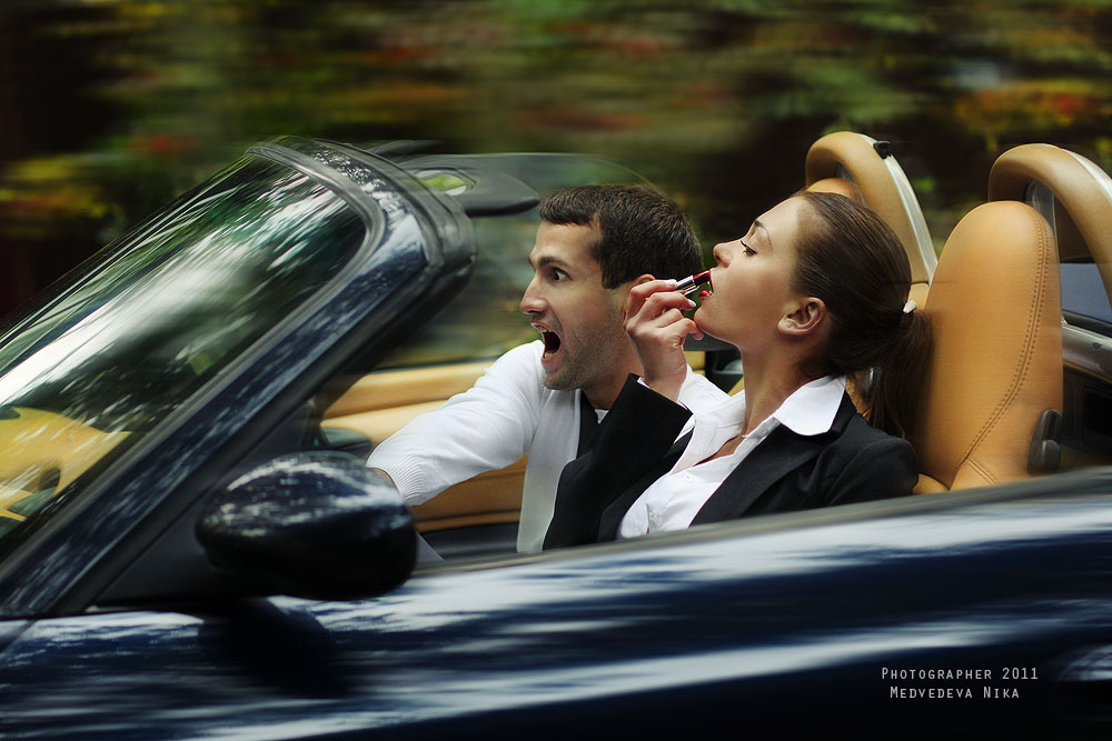 Ваша жена будет намного внимательней за рулем, если напомнить ей, что в сводке происшествий всегда сообщается возраст водителя. 