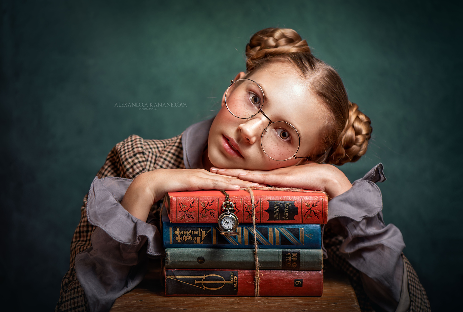 Девочка с книгами Девочка книги портрет