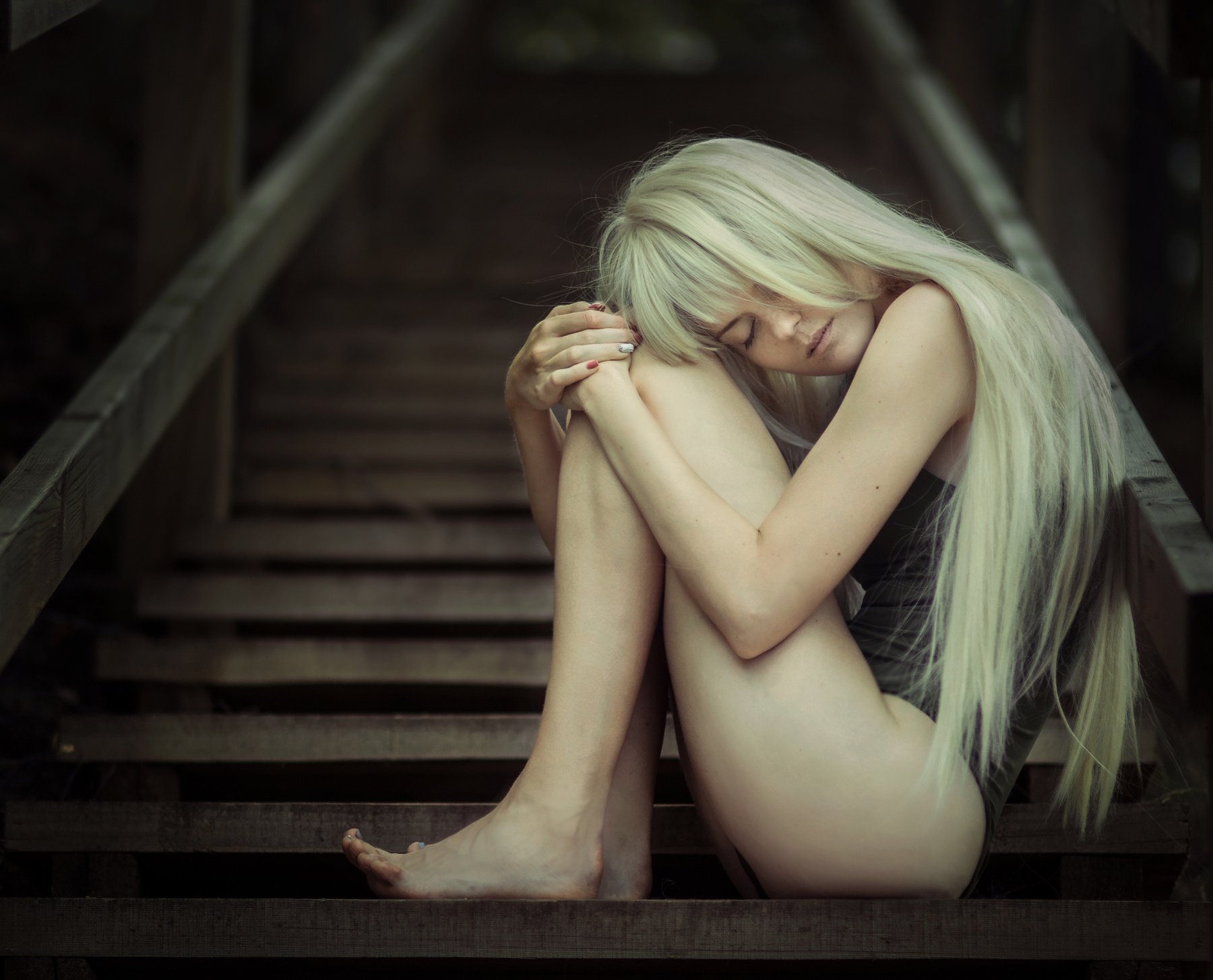 Печаль девушка лестница грусть