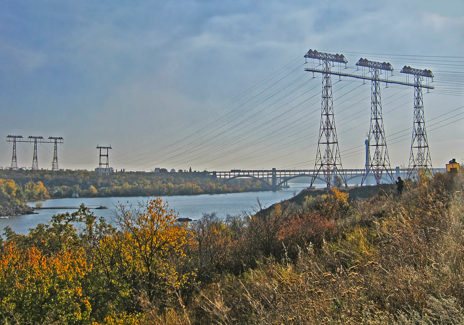 Над Днепром река Днепр мост запорожье остров Хортица берег осень октябрь природа пейзаж