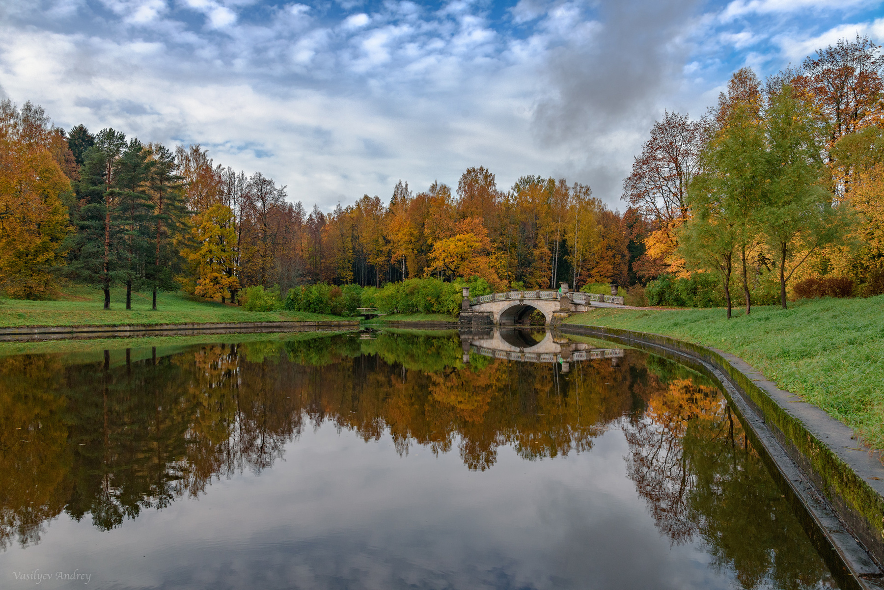 На пруду осень река природа пейзаж отражение