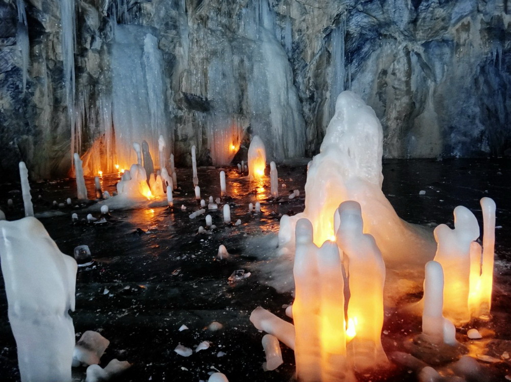 В подземных лабиринтах Карелия зима лед пещеры