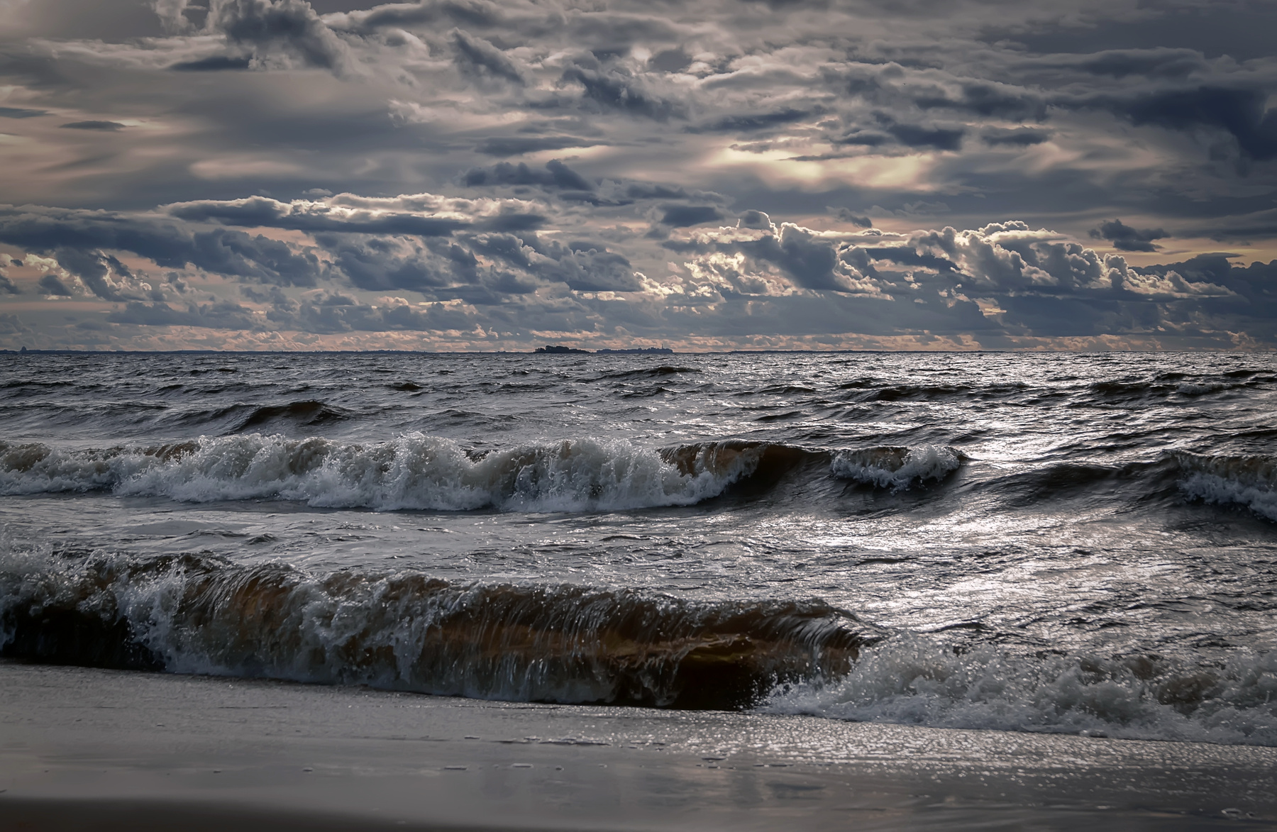 Хмурая Балтика пейзаж море берег небо волны облака ненастье