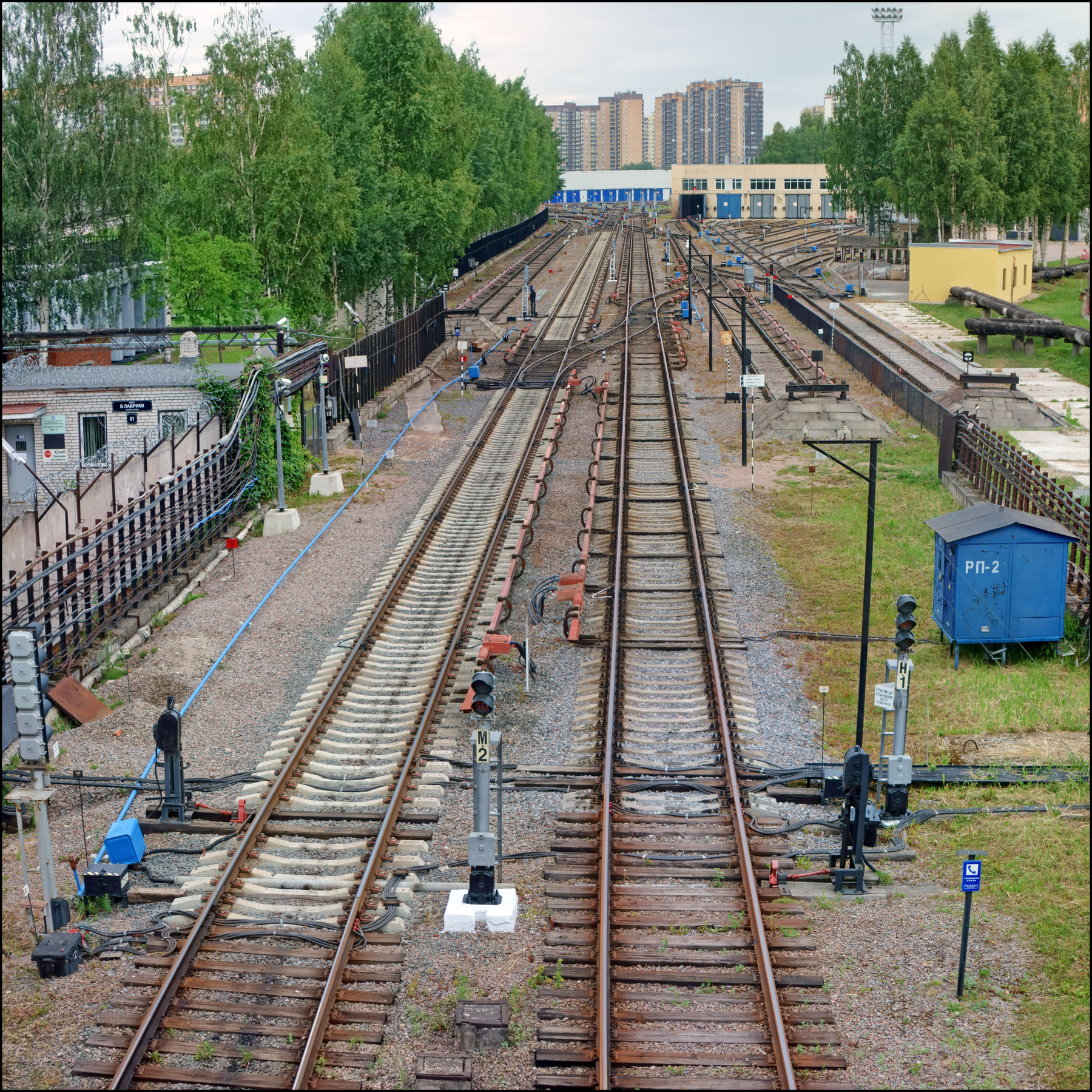 Уходят рельсы к горизонту СПБ Мурино метро депо ТЧ-4 путь рельсы