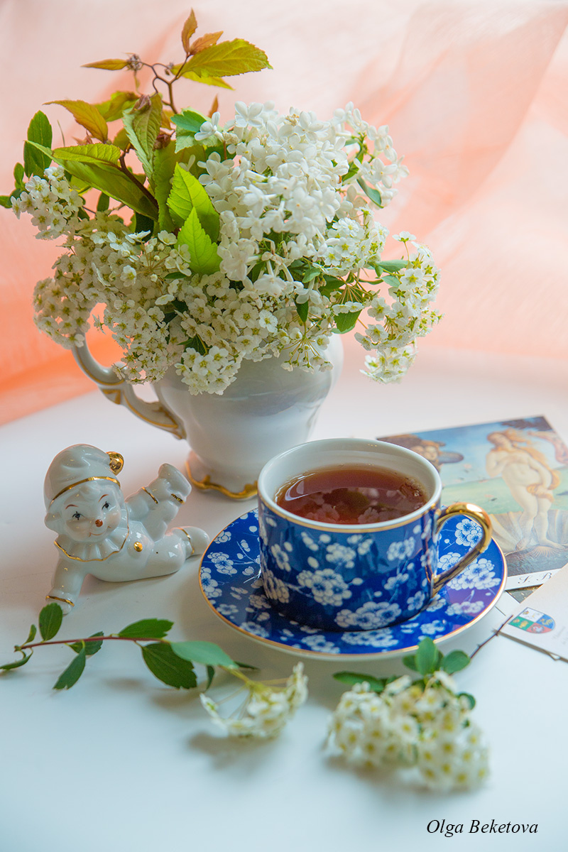 Маленький гость фигурка чай чашка цветы