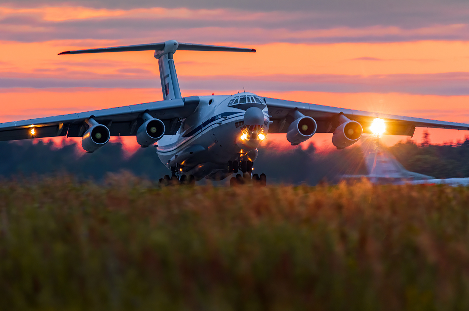 Взлёт Ил-76 ил76 кубинка самолёт сумерки закат аэродром