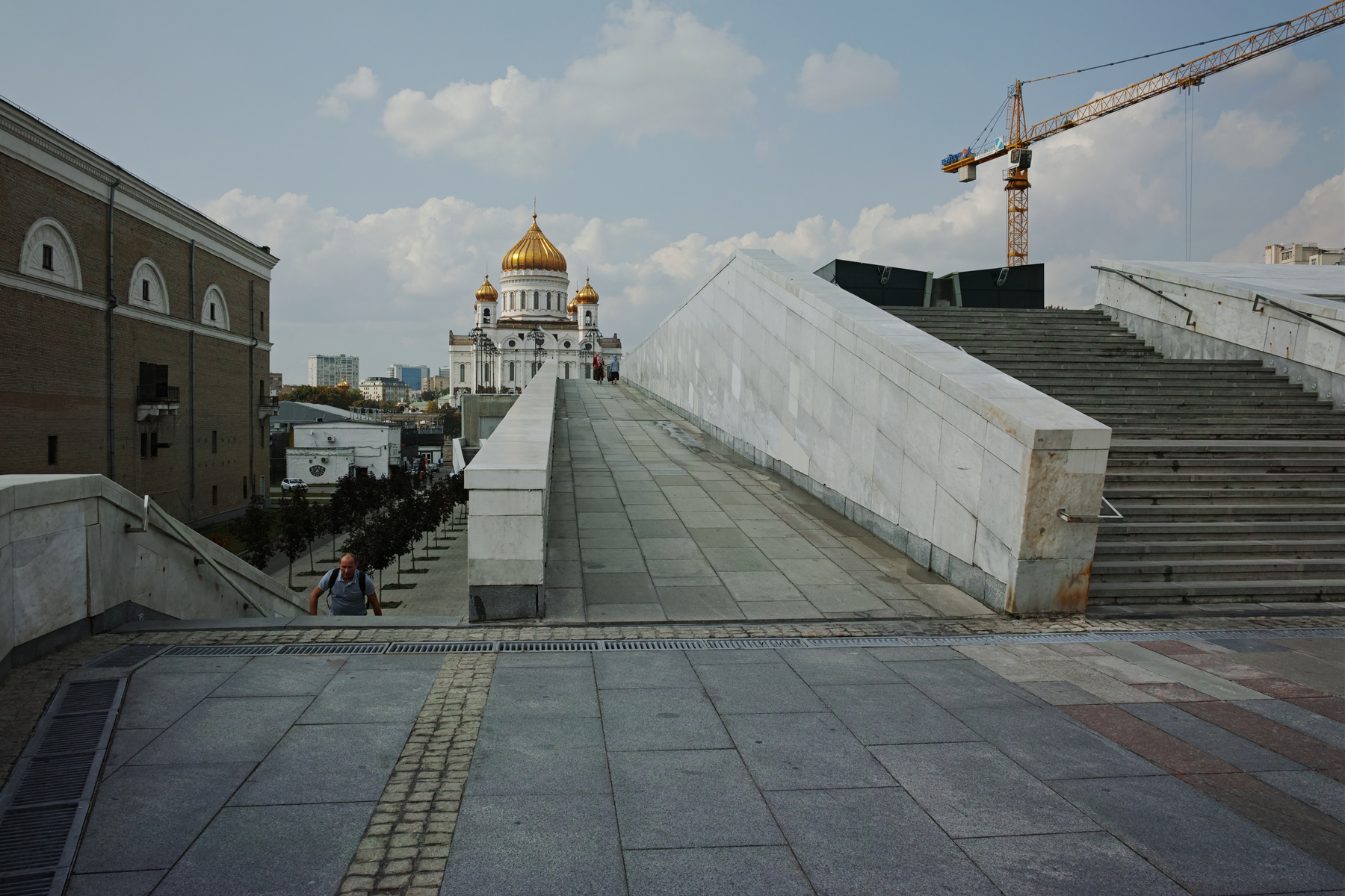 Дорога к храму город Москва мост Патриарший храм Христа Спасителя
