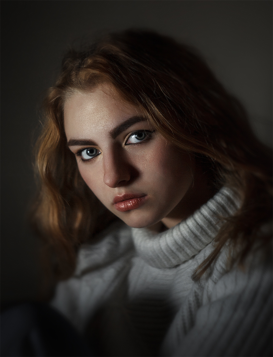 Эля портрет девушка арт фотосъёмка фото девушек фотограф Роман Сергеев фото-сессия Гламур