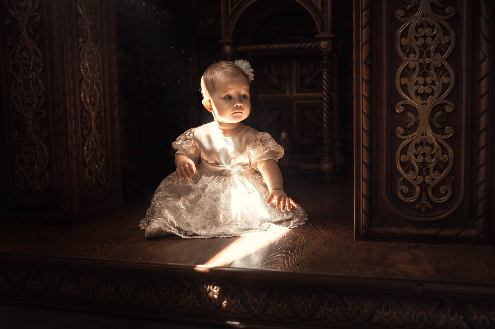 Крещение Алисы крещение малышка дети свет храм кукла платье тень