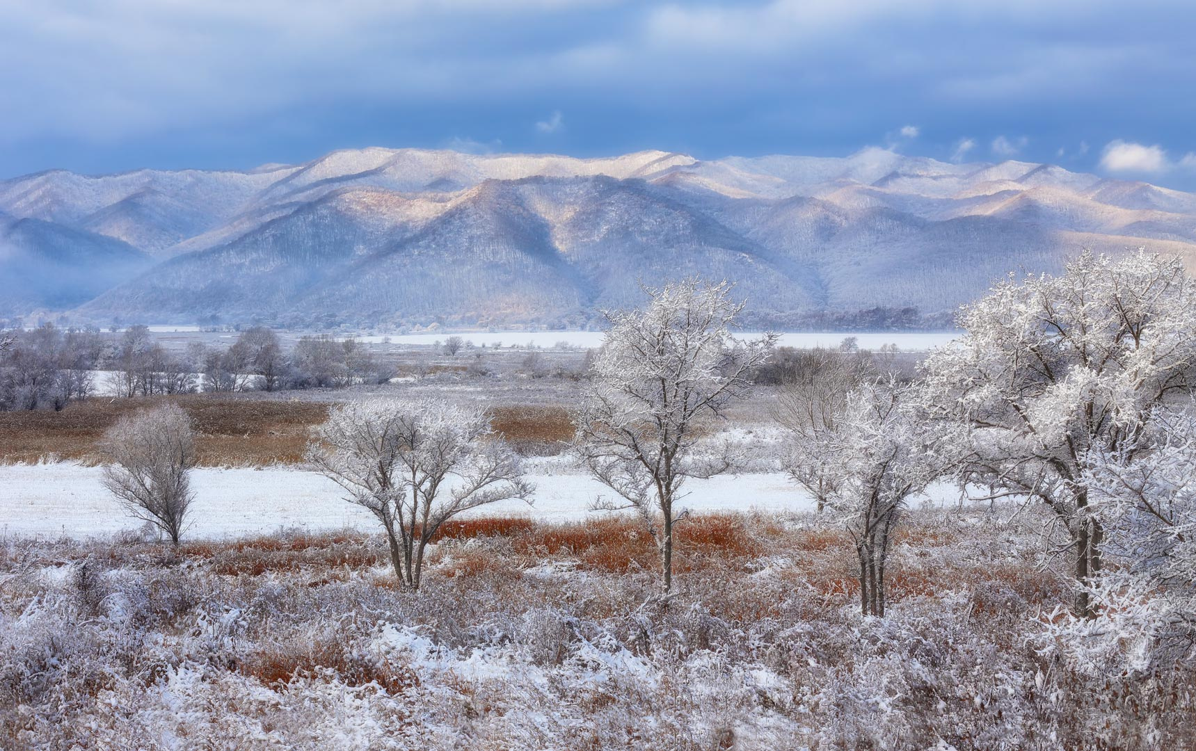 гряда утро снег Приморье горы поле зима