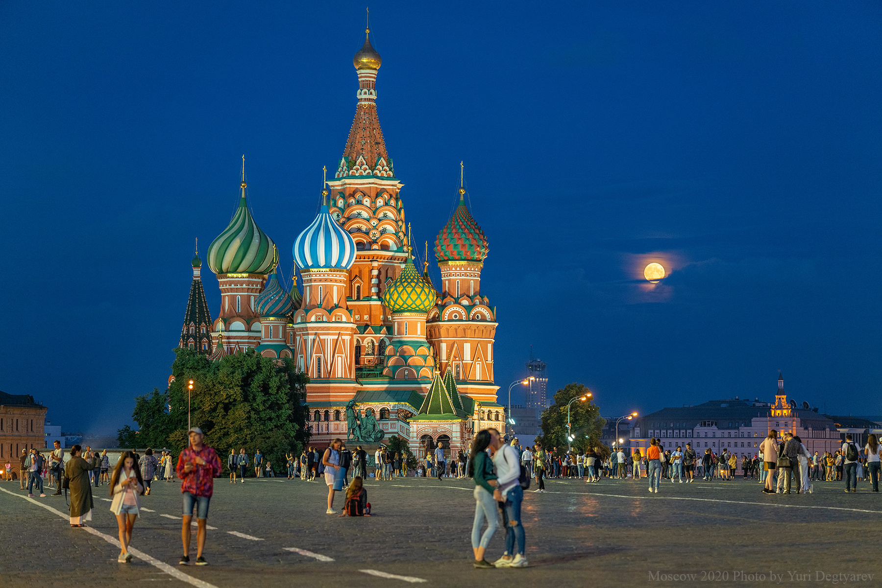 Красная площадь в полнолуние. Москва Красная площадь луна полнолуние поцелуй