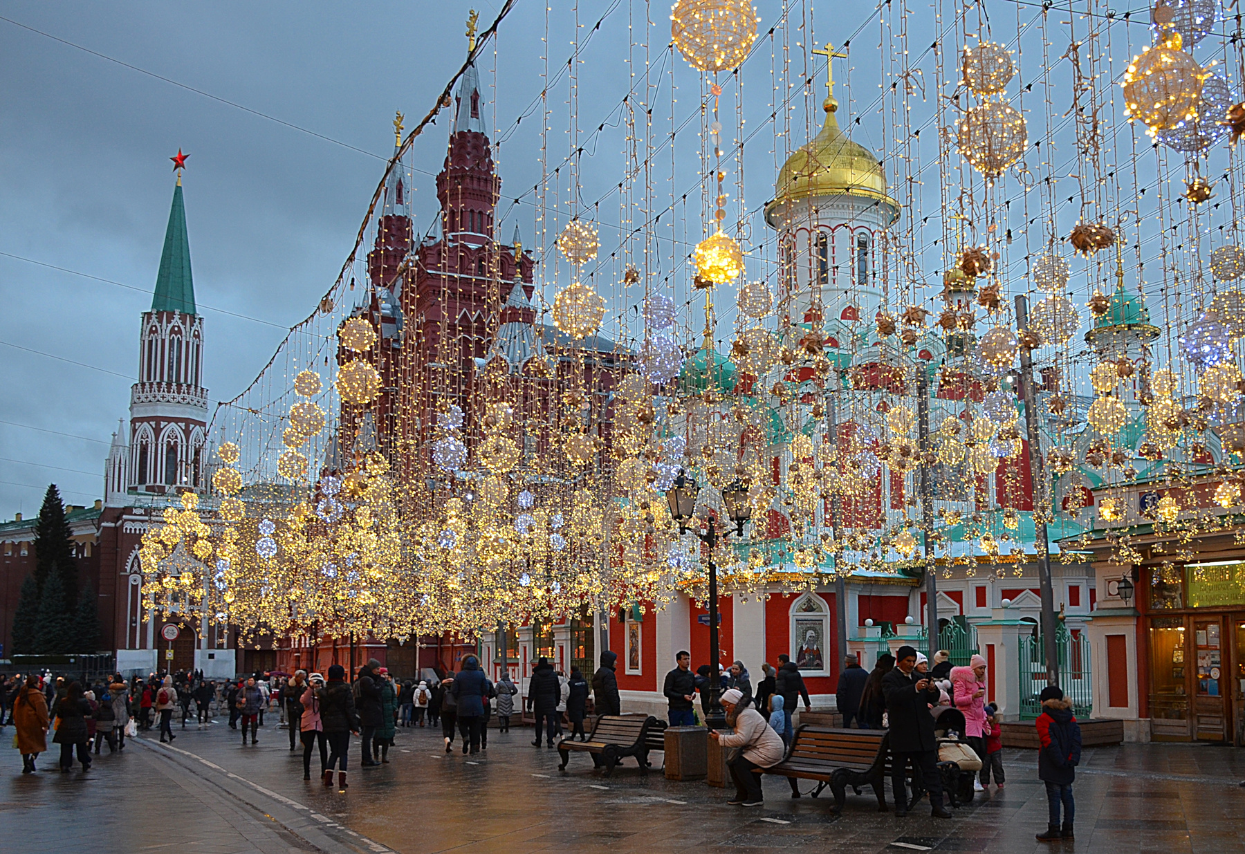 В Рождество. Москва зима рождество город убранство вечер сумерки храм кремль