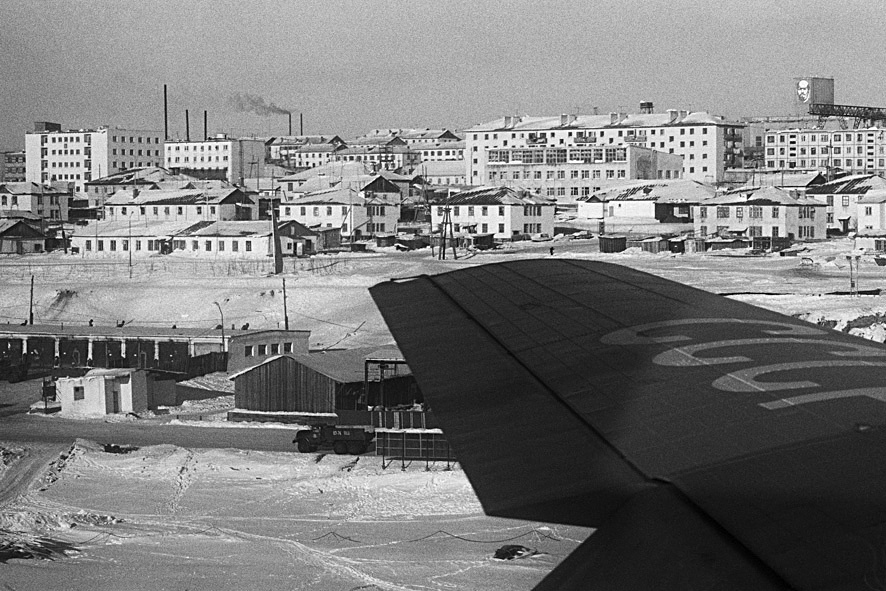 Арктика. Посёлок Черский - база полярной авиации. 