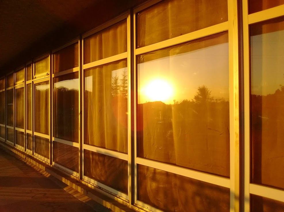 *** окна солнце закат отражение
