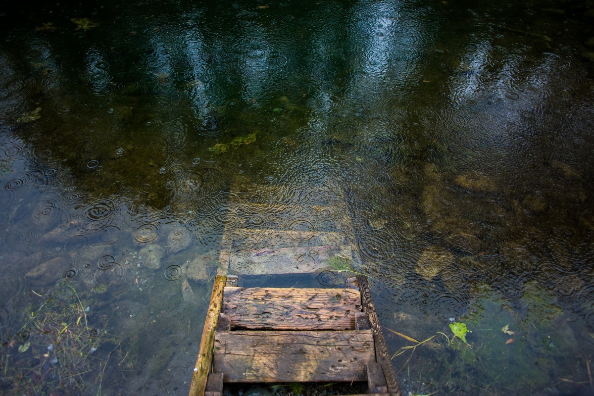 река под рекой вода дождь лестница