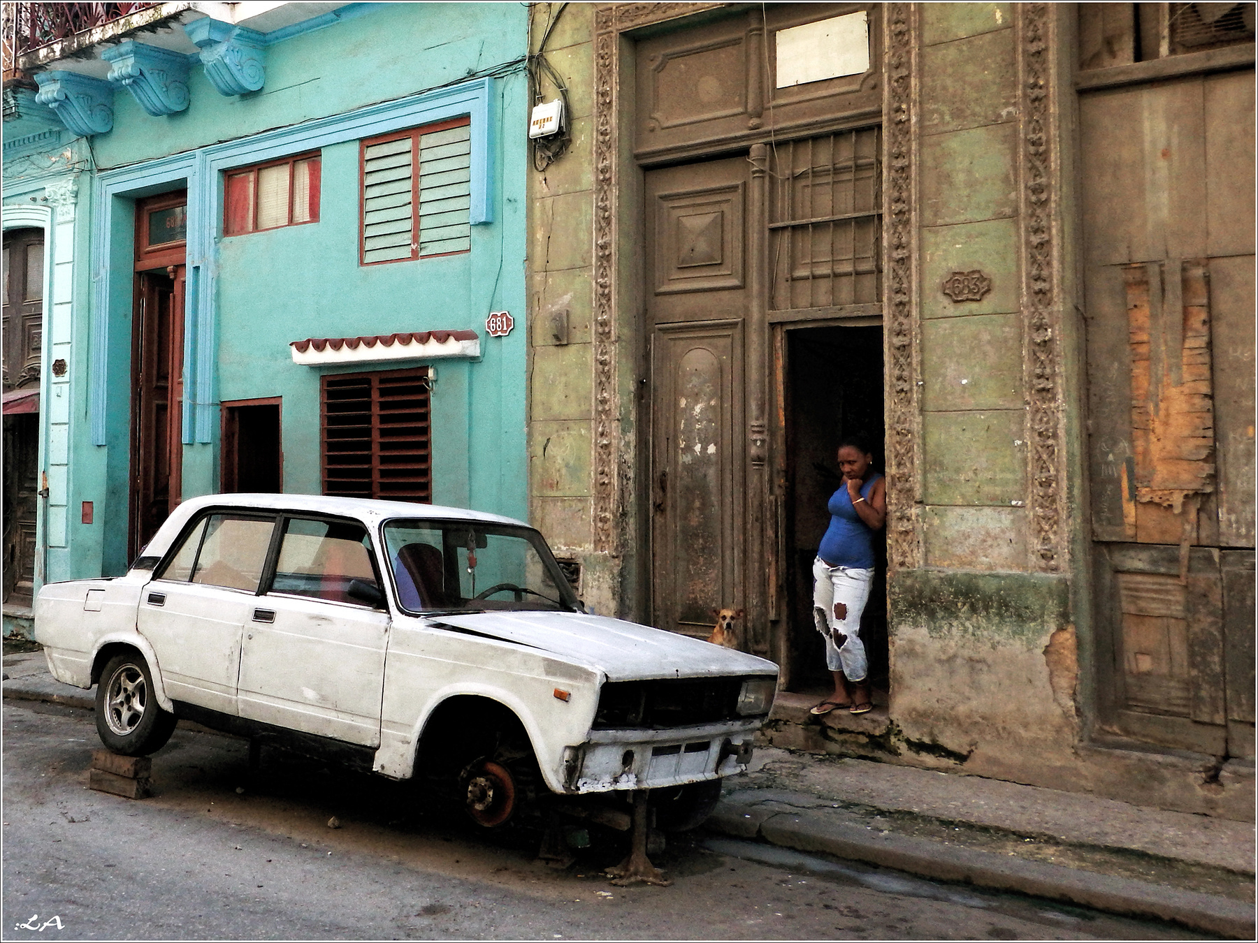*И Белый Автомобиль у порога...* фотография путешествия Гавана центр улица жанр автомобиль Фото.Сайт Светлана Мамакина Lihgra Adventure