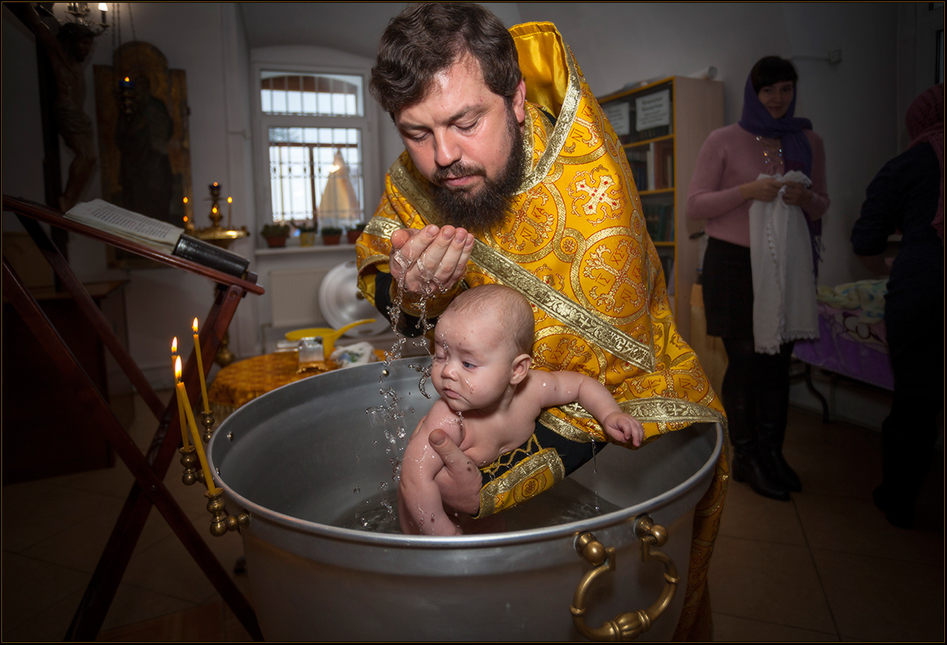 Крещается раба Божия  Валерия ... Крещение 08.12.18 Отец Виктор Церковь.Чамерево Валерия Купель.Вода