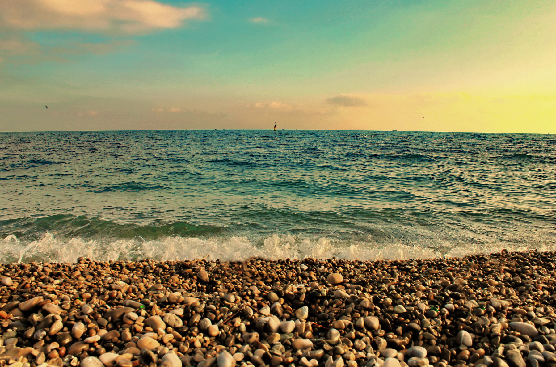 *** море берег пляж прибой вода волна камни галька Крым природа пейзаж