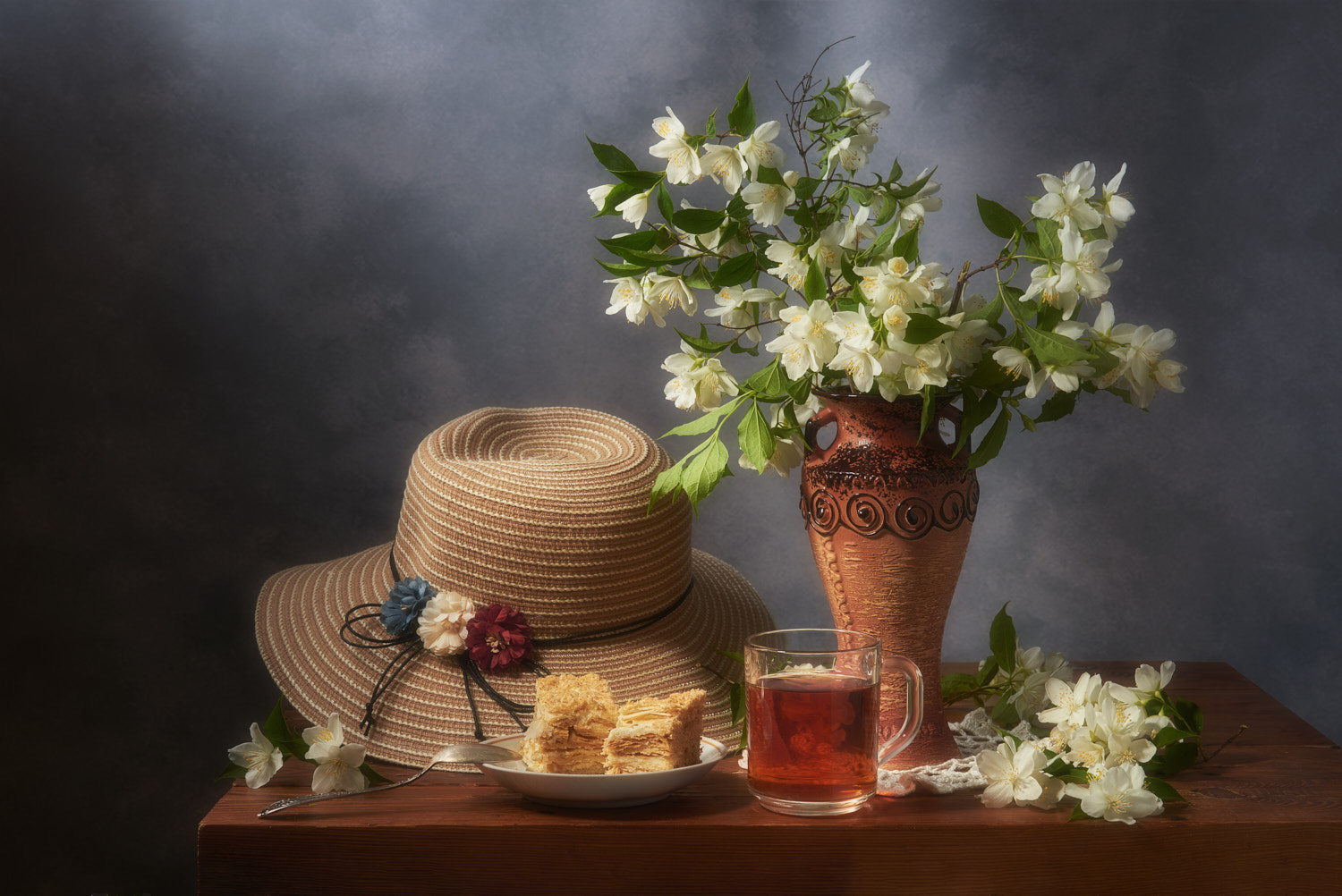 Летний-2 натюрморт композиция постановка сцена предметы цветы букет чай шляпа торт