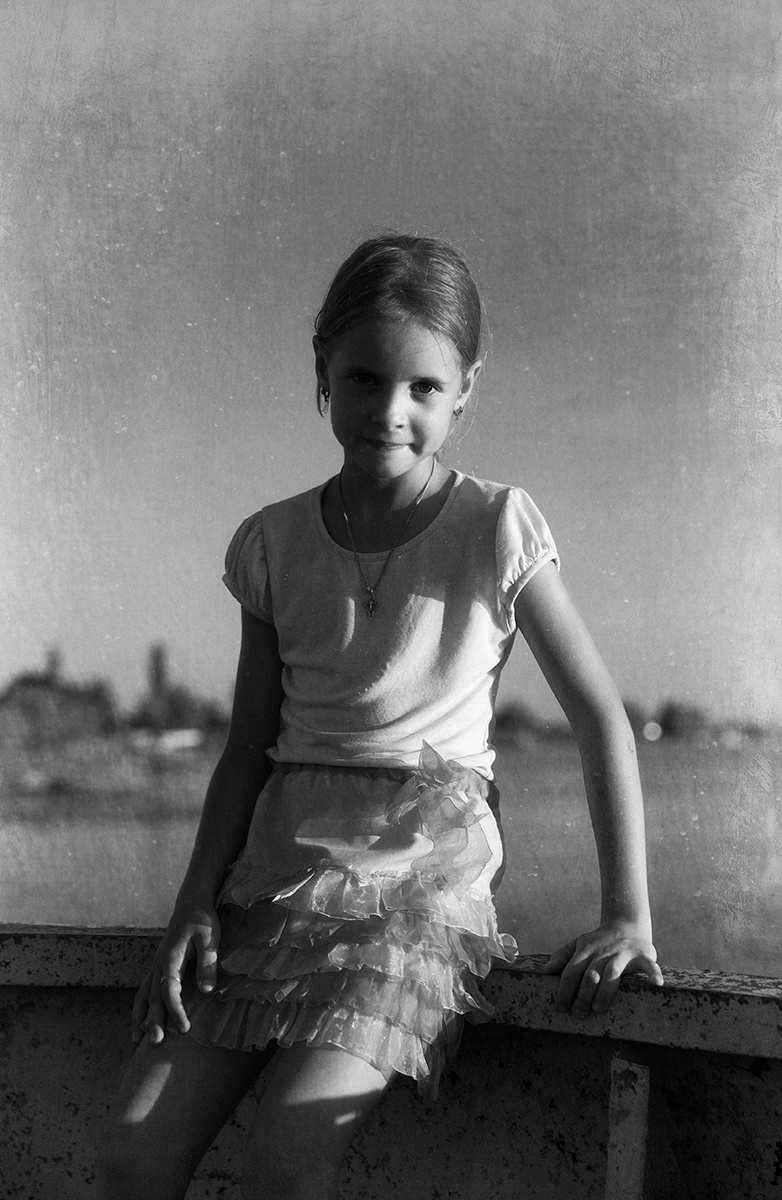 Варя ребенок девочка детское фото семейное чернобелое черно белый портрет