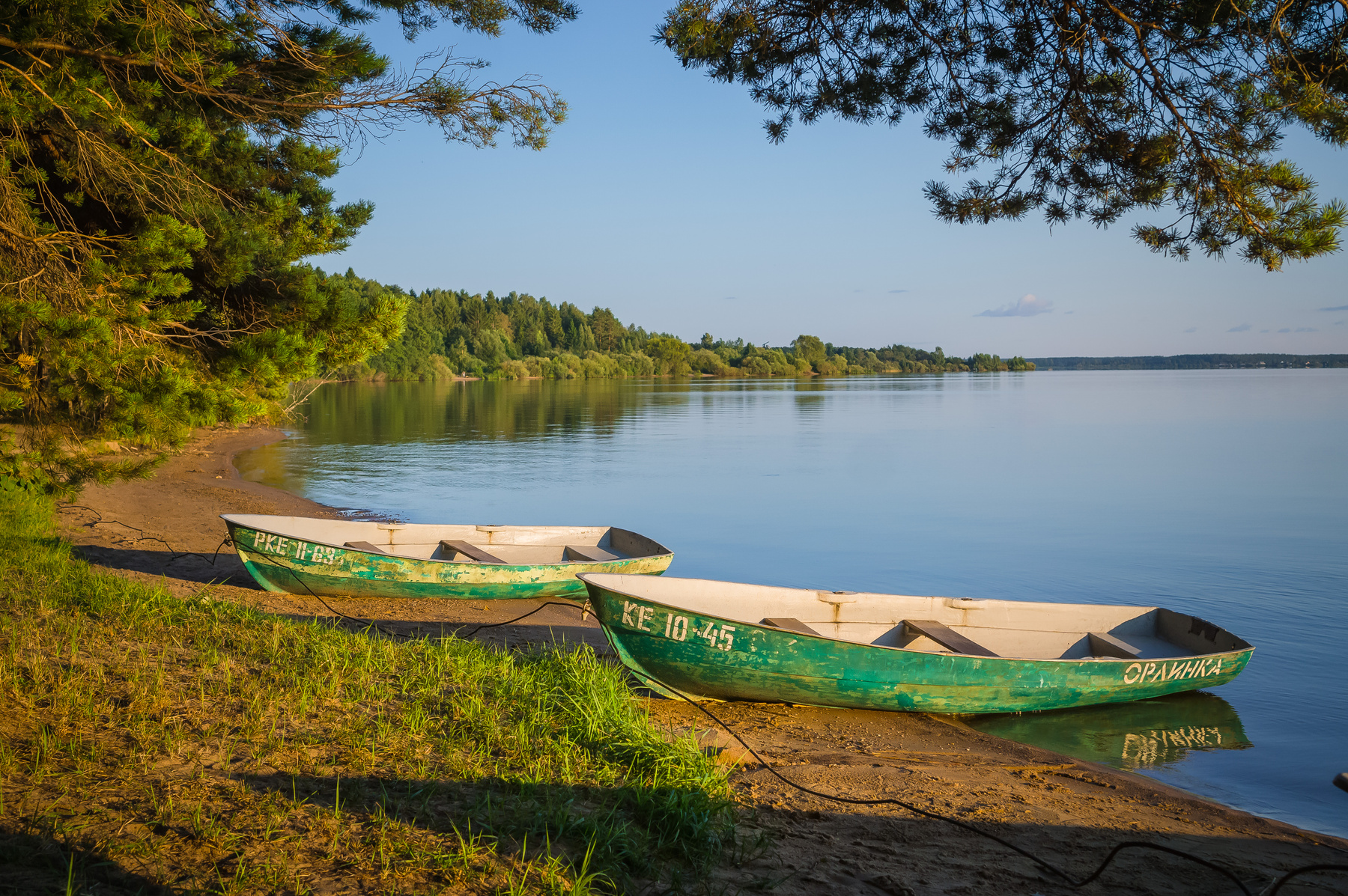 ***Лодочки озеро Селигер лодки лето солнце вода день