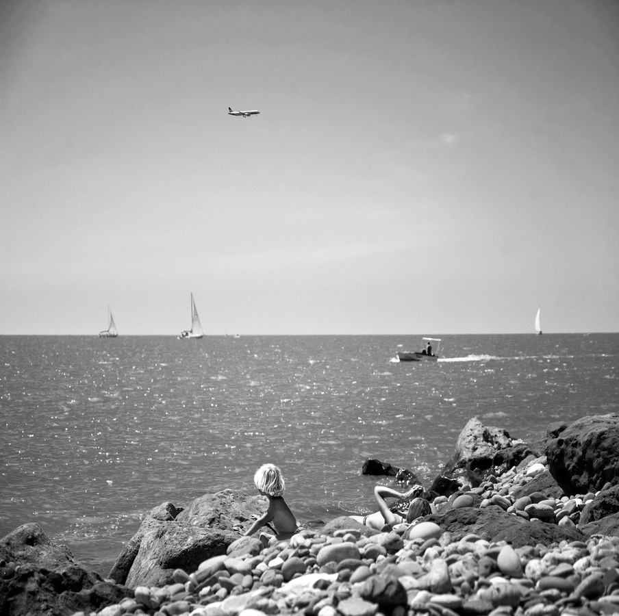 майское чёрное море мальчик море паруса катер самолёт женщина