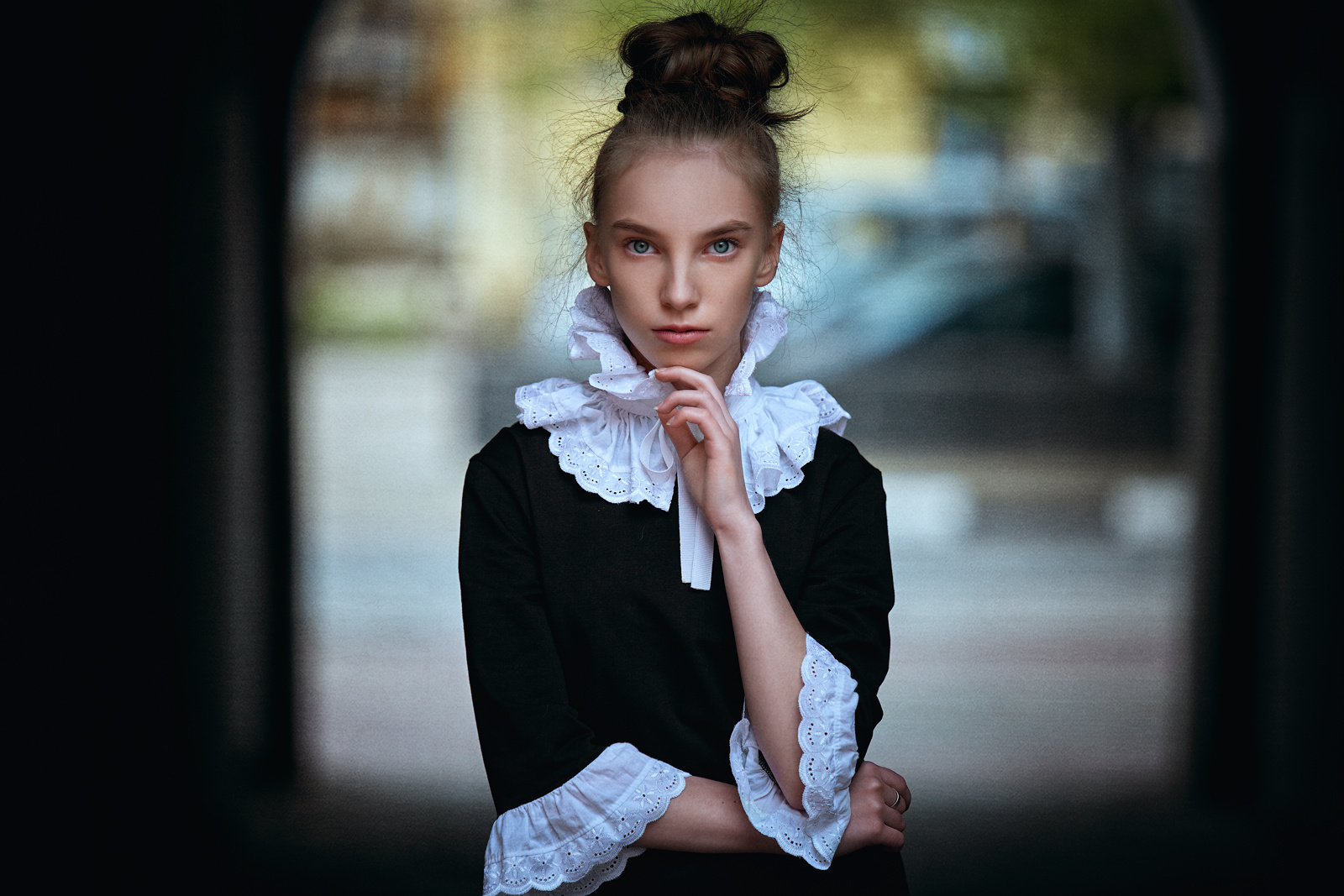 Юная Татьяна портрет девушка улица взгляд стиль красота фото