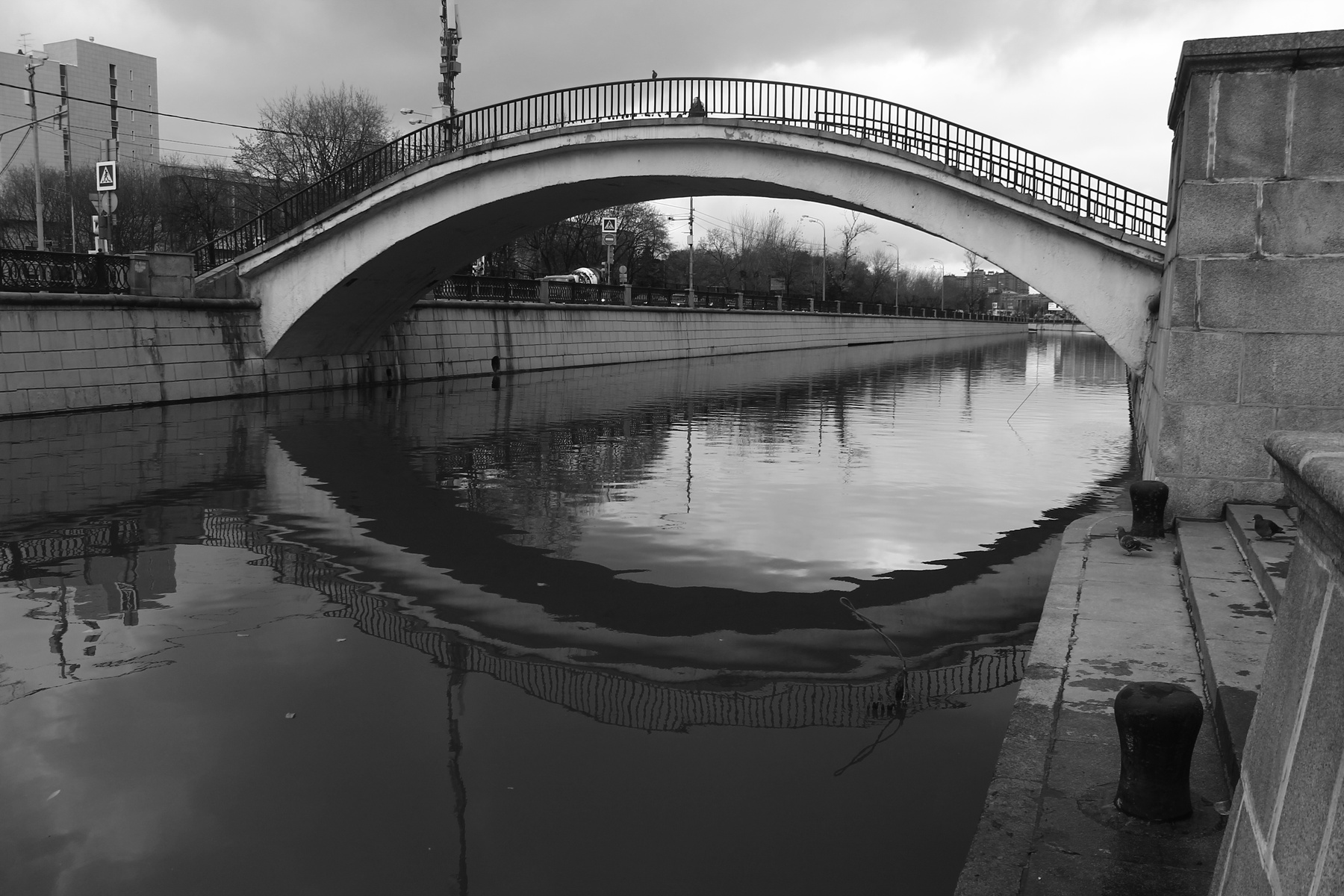 Рубцов мост через реку Яузу Москва Яуза