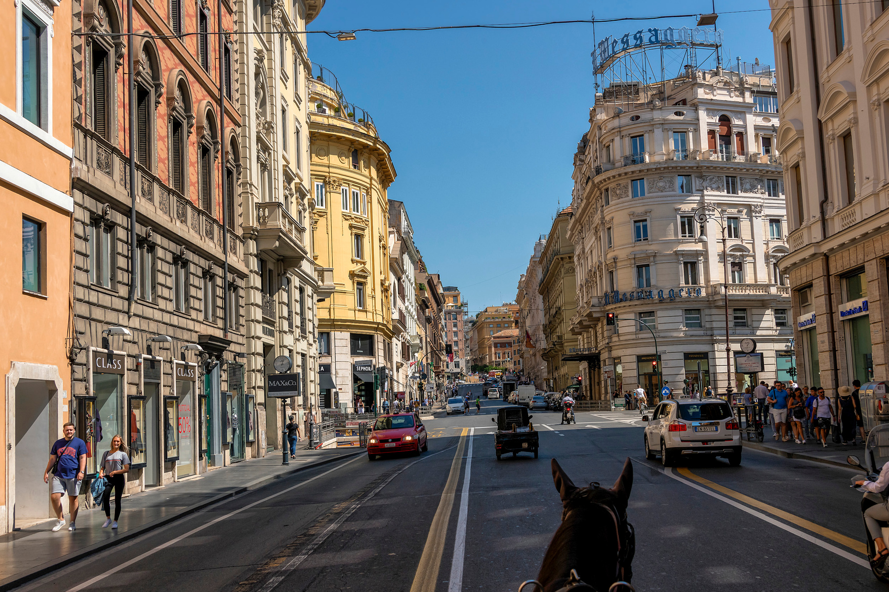 По Вечному Городу - на биотопливе Рим Via del Tritone одна лошадиная сила биотопливо