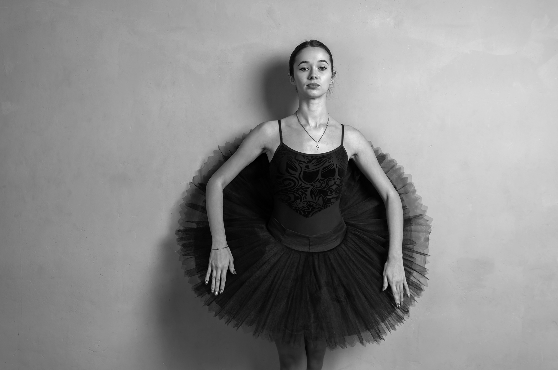 Александра балерина. балет танцы балерина студия свет черно-белое Ballet dancer art dance