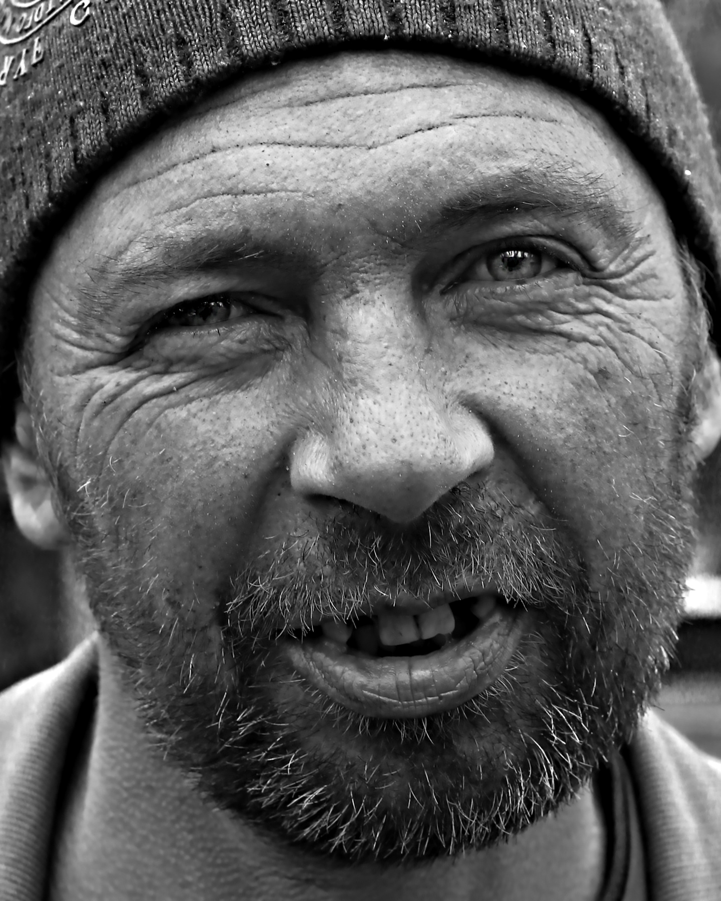 Сергей- бездомный портрет ЧБ жанр стрит глаза жизнь