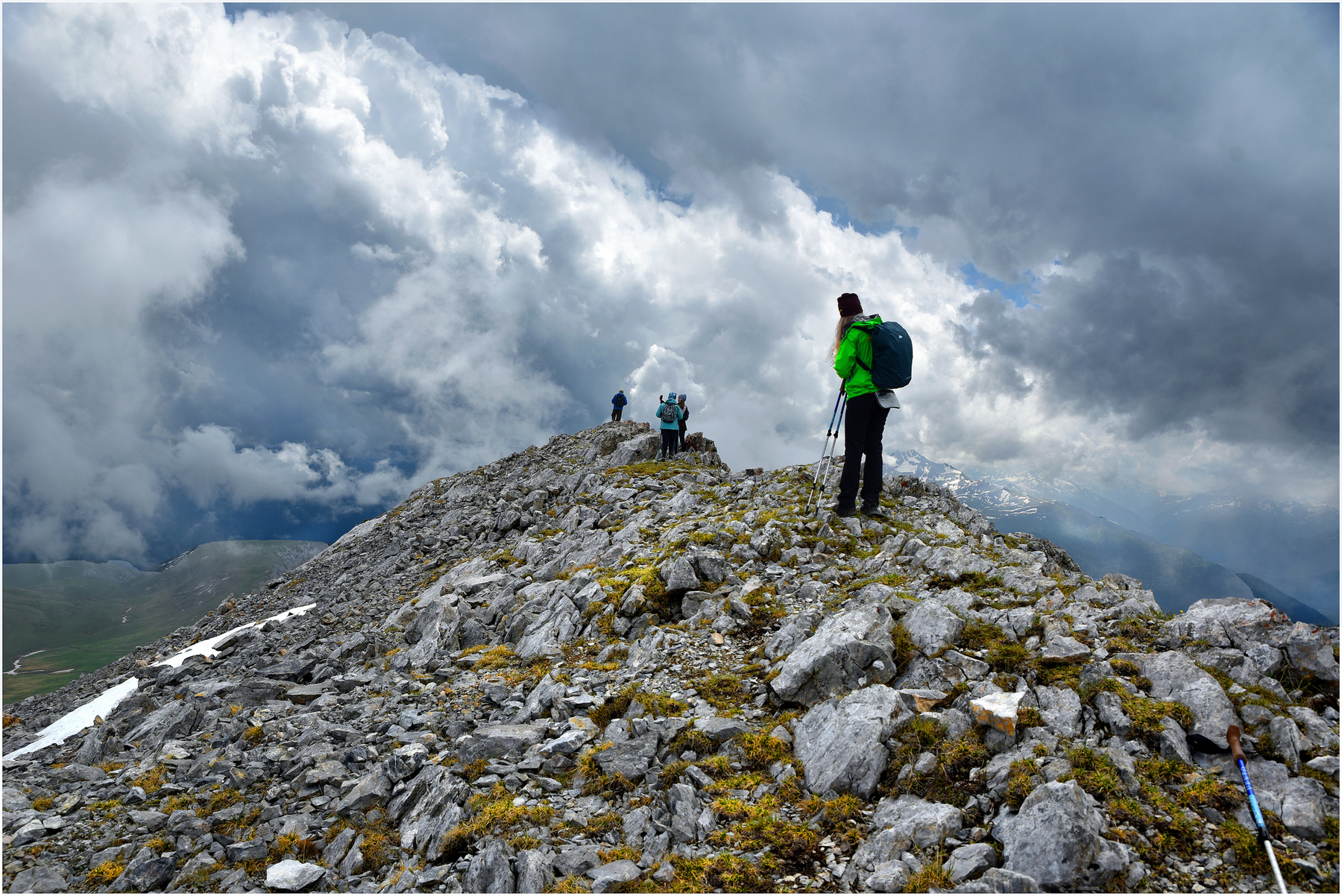 Проходя под облаками*** Горы скалы Кавказ Рожкао хребет гора Дженту небо туристы