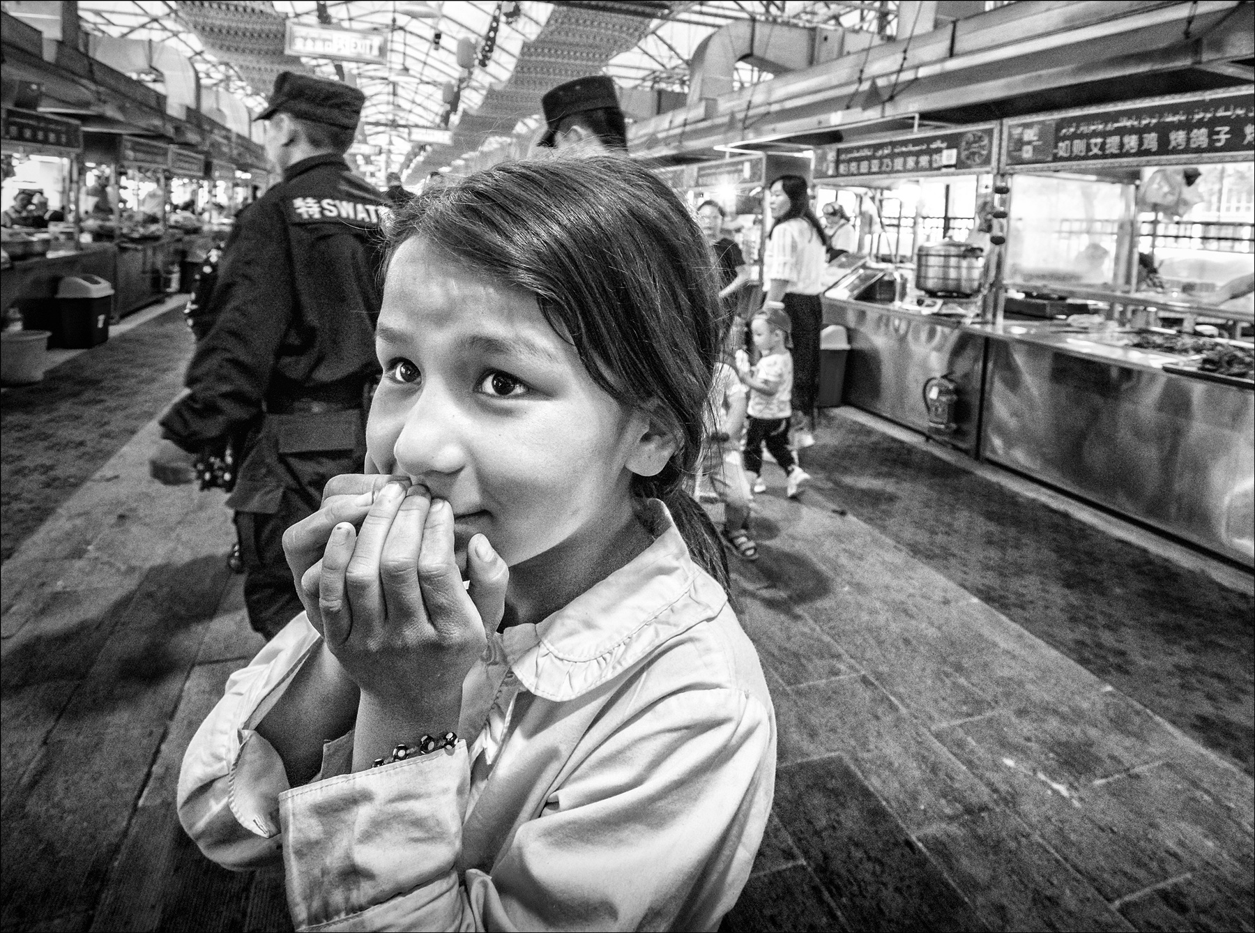 Дети Китая. китай дети чб улица стрит вечер эмоции