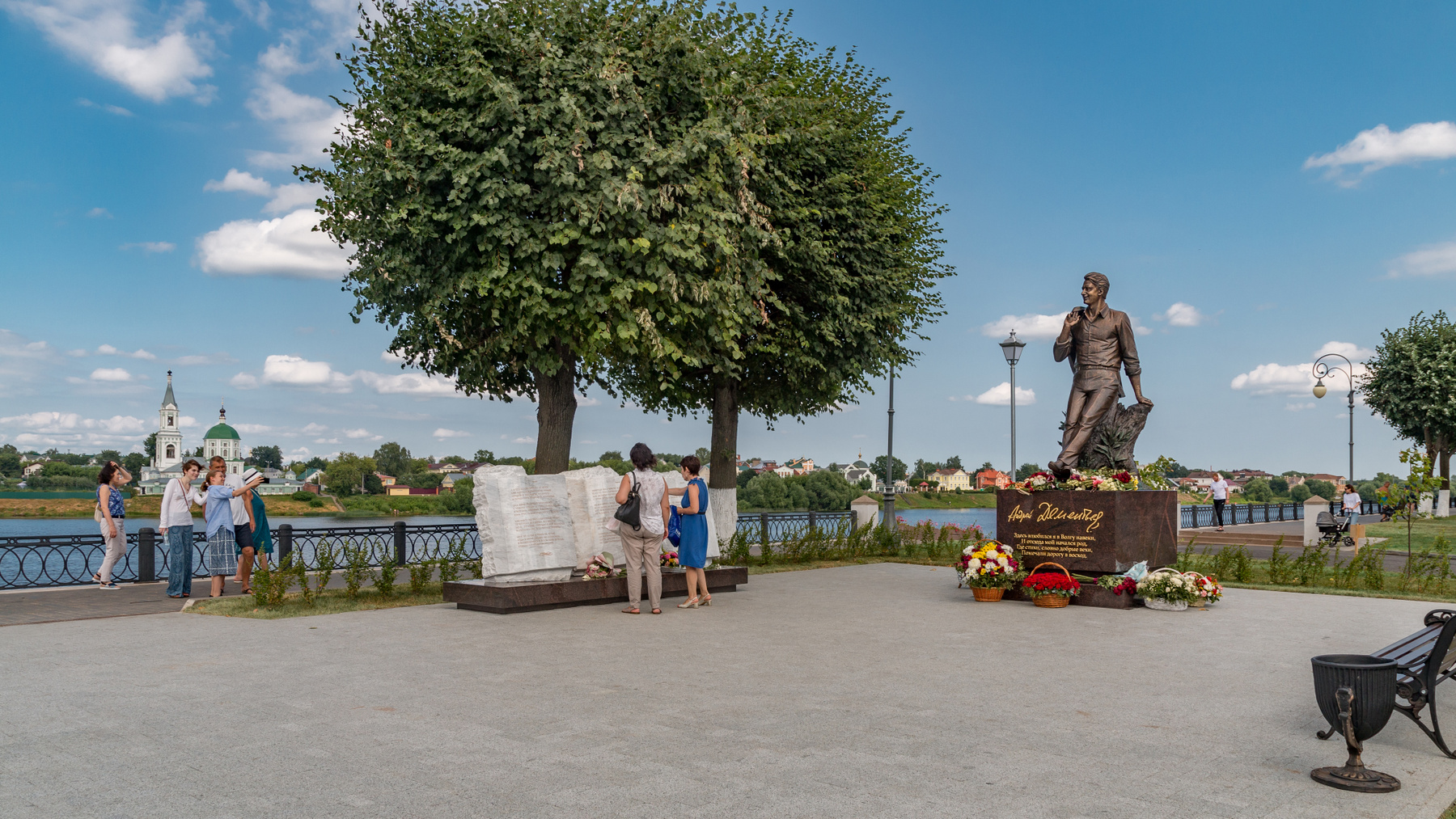 Памятник Андрею Дементьеву в Твери. Тверь