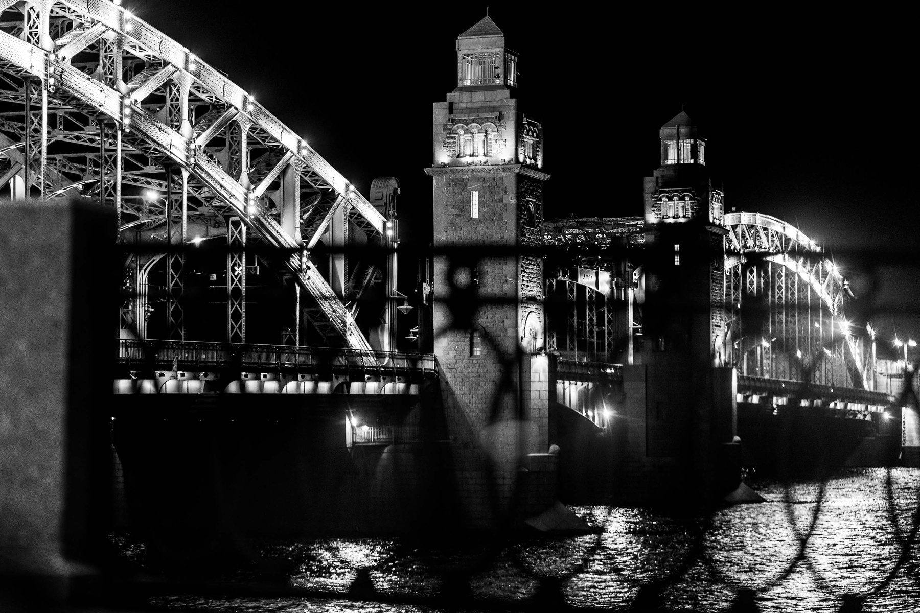 Большеохтинский мост (Мост Петра Великого) Большеохтинский Петра Великого мост вечер ночь ночной Петербург подсветка