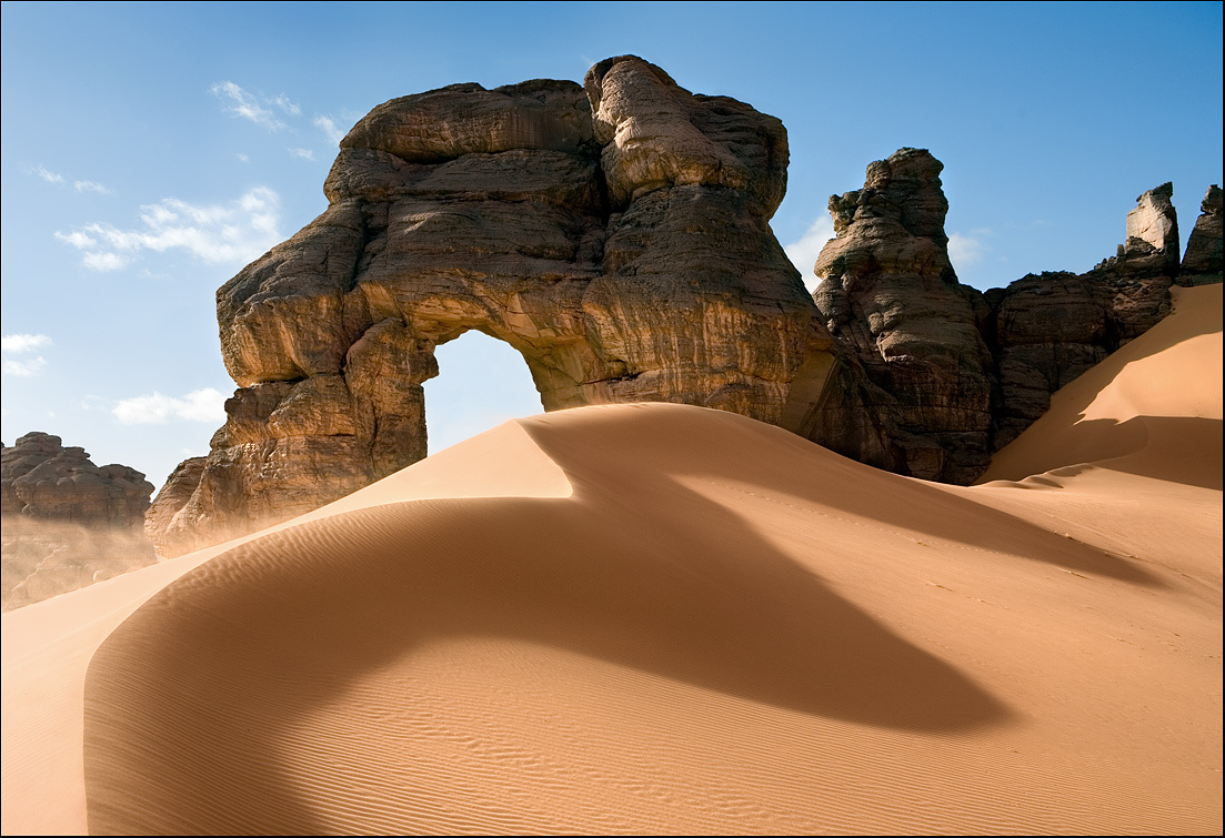 Desert better. Алжир, пустыня Тикдабра. Африка пустыня сахара. Ливийская пустыня. Рельеф в сахаре.