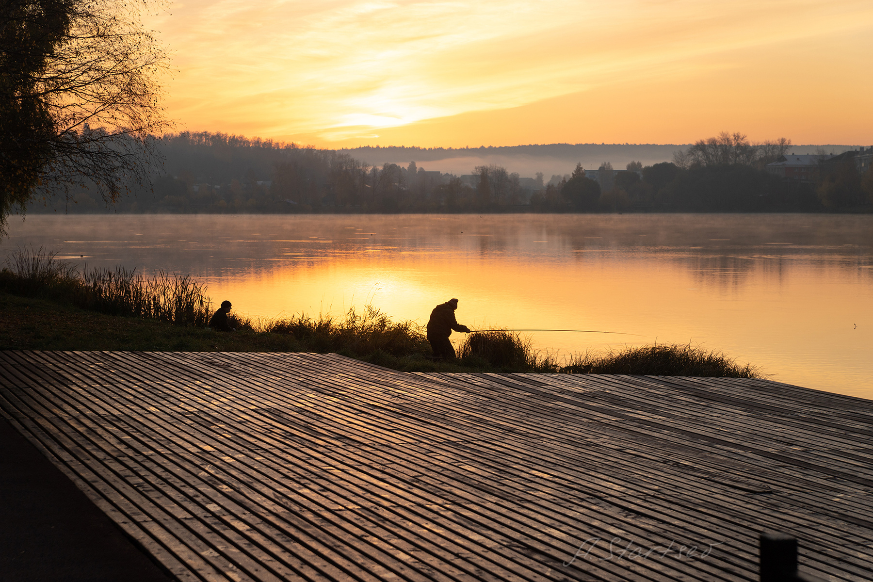 Осеннее утро на пруду утро рассвет пруд озеро вода небо отражение осень пейзаж природа Пермский_край Лысьва