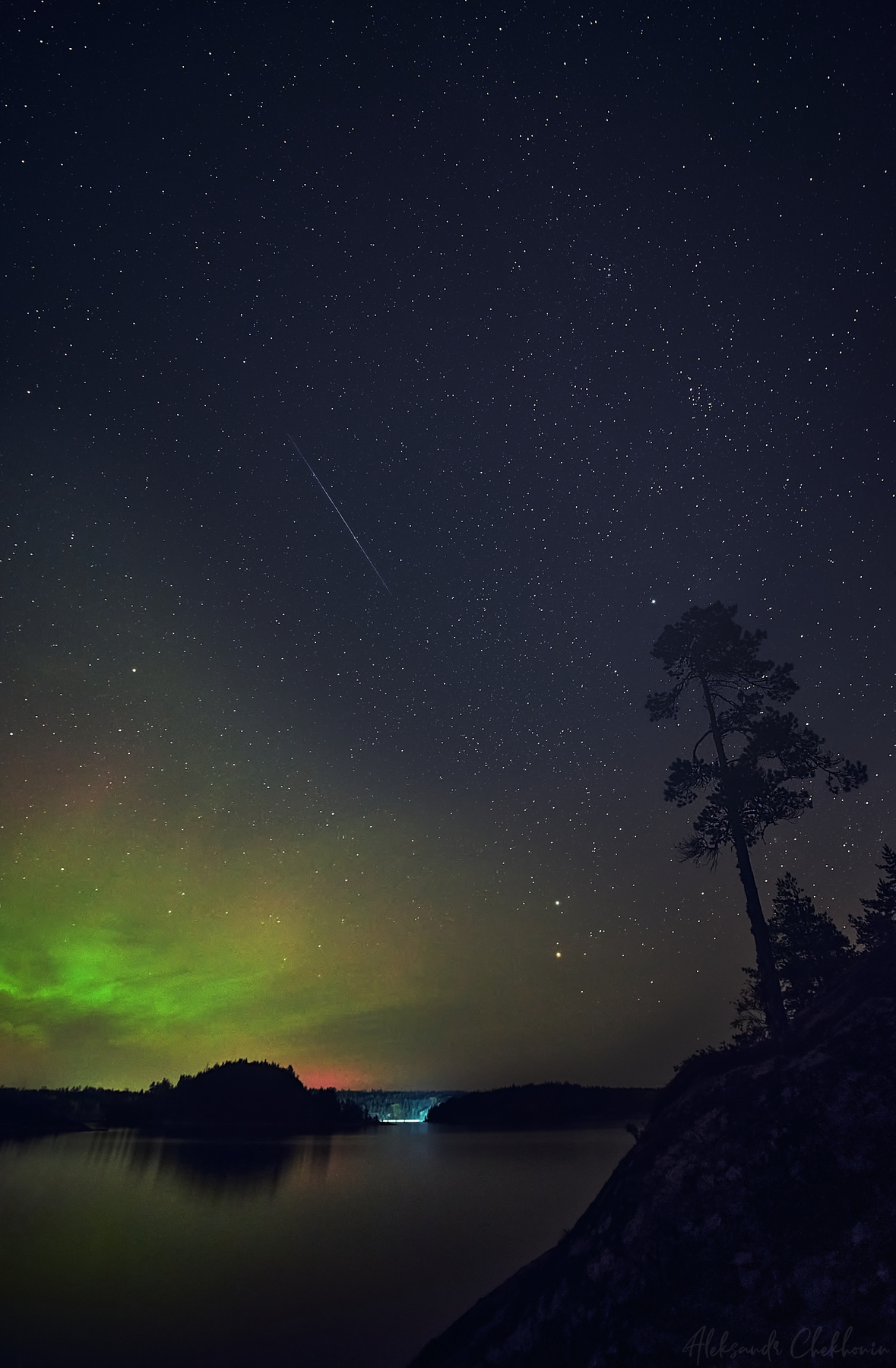 Северное сияние на Ладожских шхерах Северное сияние Ладога Шхеры Звезды Метеорит Ночь