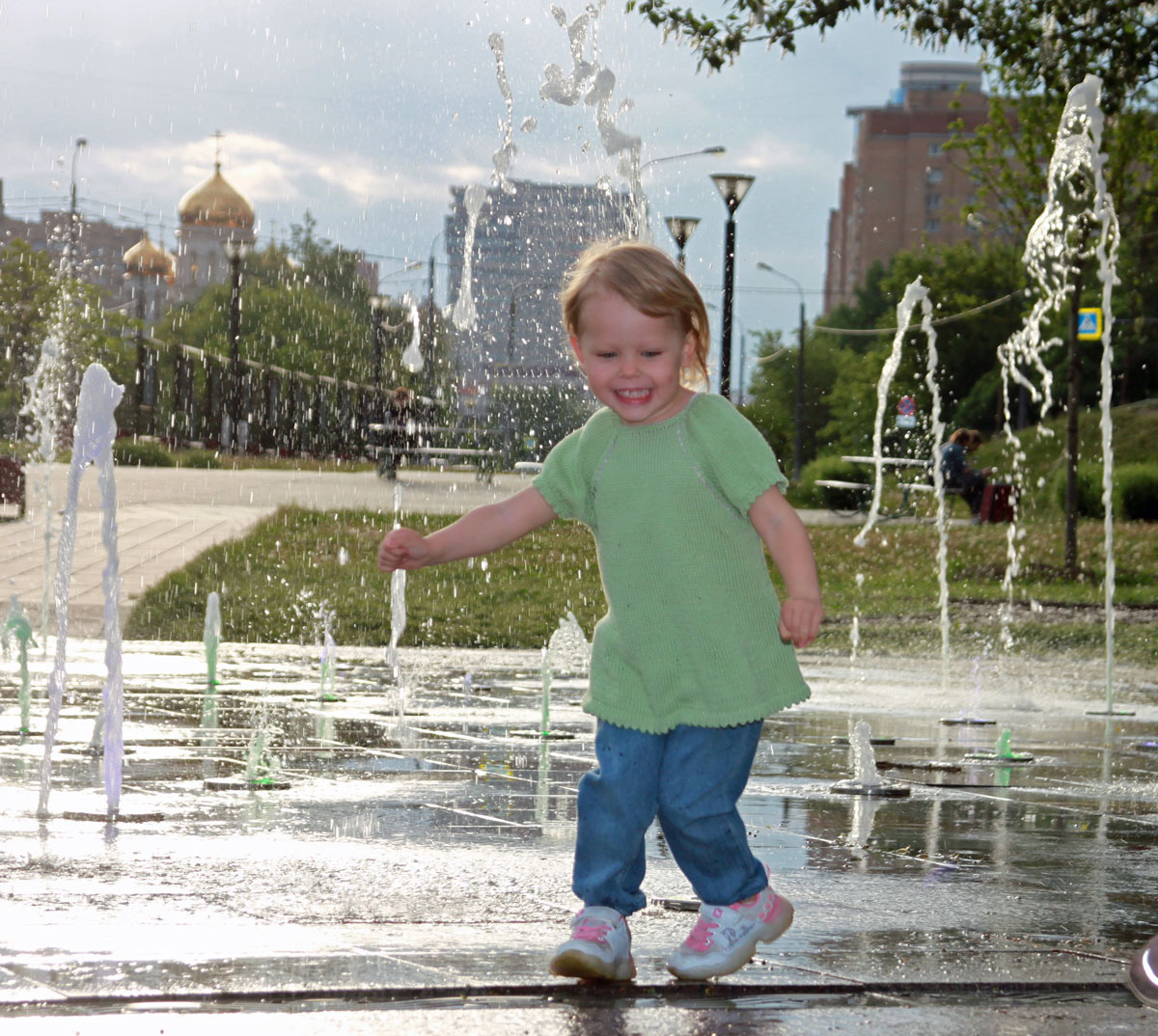 Летние брызги счастья фонтан лето счастье дети радость