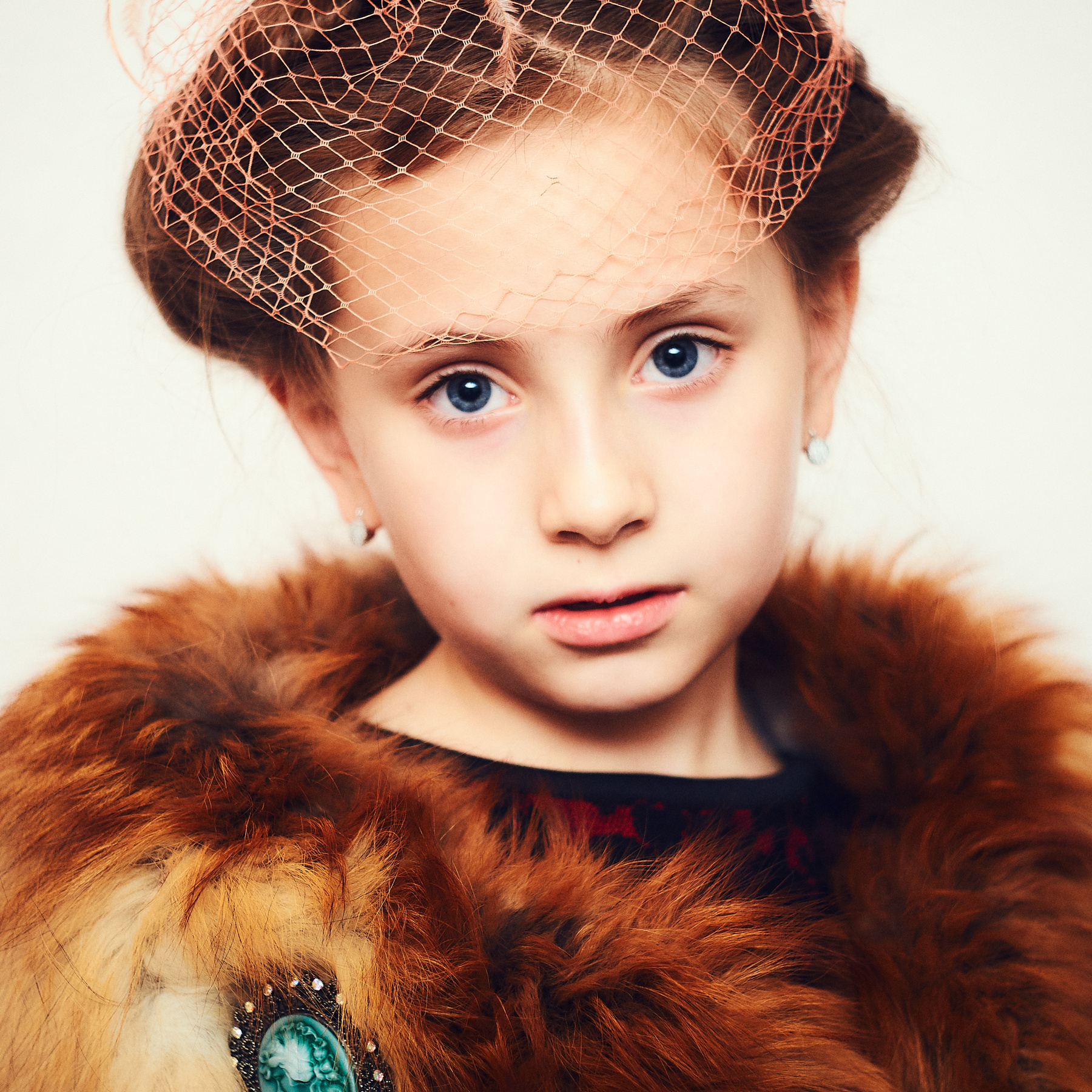 Марго Портрет девочка глаза ретро винтаж сетка ребенок