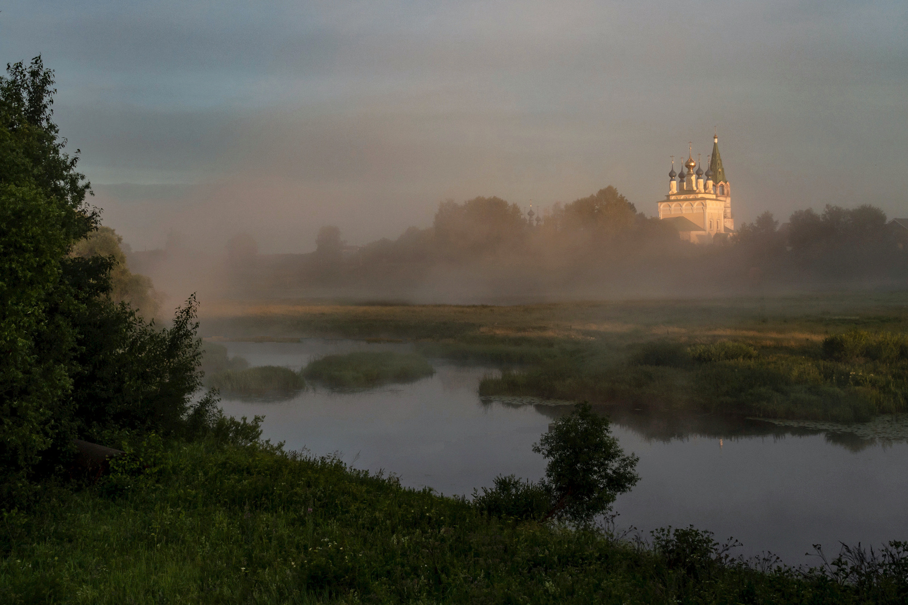 * храм река утро туман