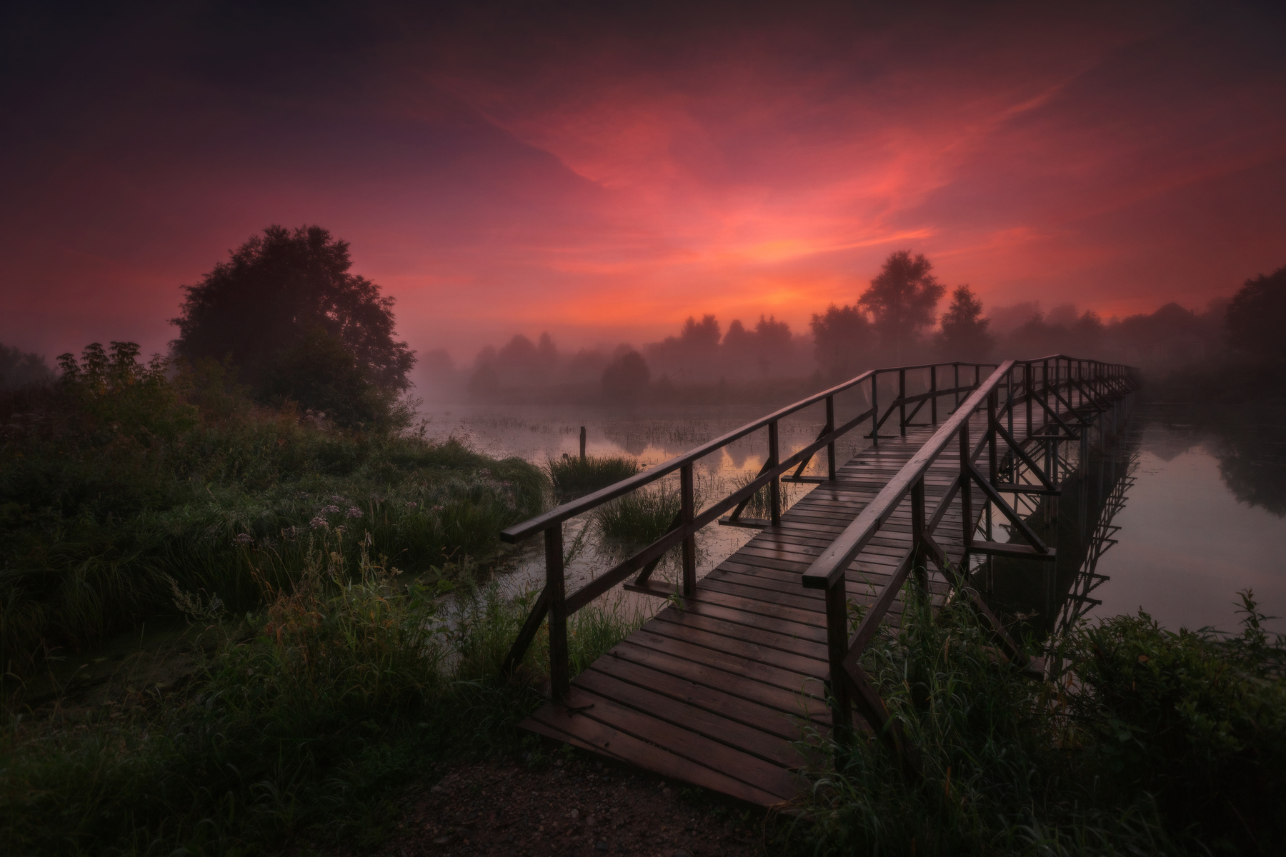 Мост в рассвет озеро горы лес природа закат рассвет красота приключения путешествие облака Урал