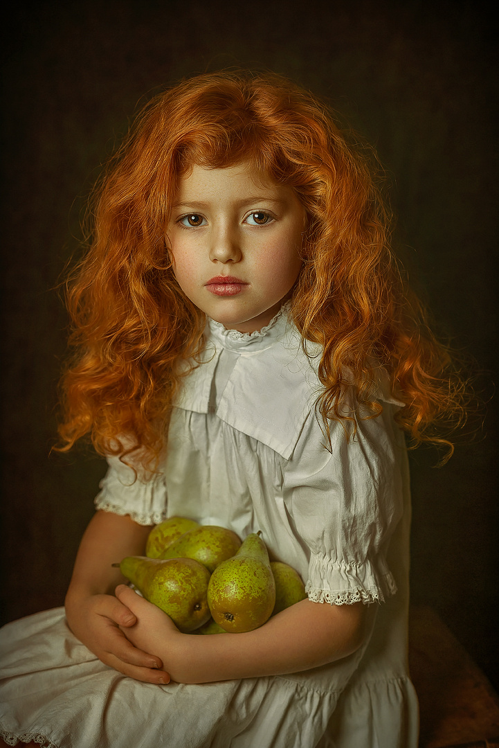 Портрет с грушами Рыжие волосы груши белое платье стилизация