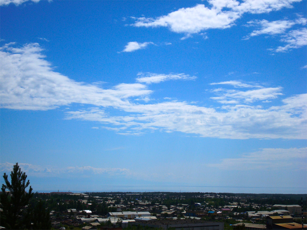 небо над Северобайкальском небо город Северобайкальск облака синева