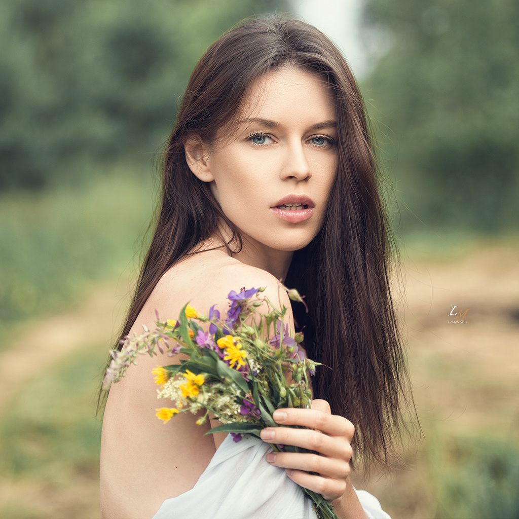 Ангелина портрет девушка пленер лето цветы фотограф Москва на природе