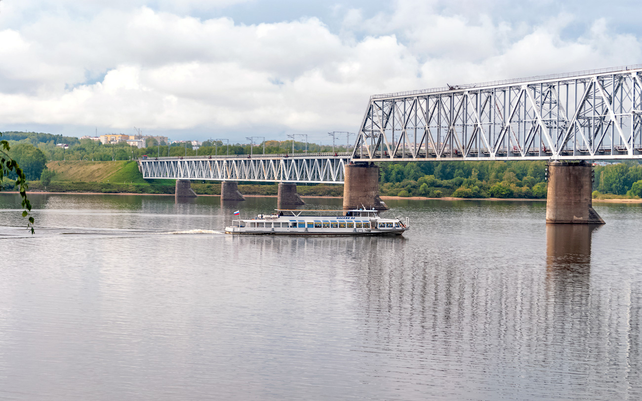 река Волга река волга лето акватория транспорт судно корабль москва52 природа пейзаж