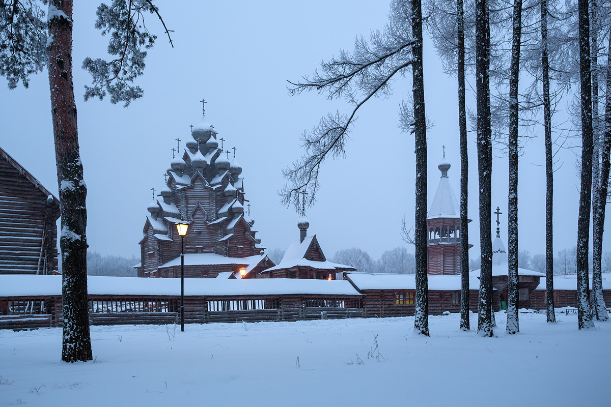 Счастливого Рождества! Комплекс Усадьба Богословка Ленинградская область зима сумерки снег