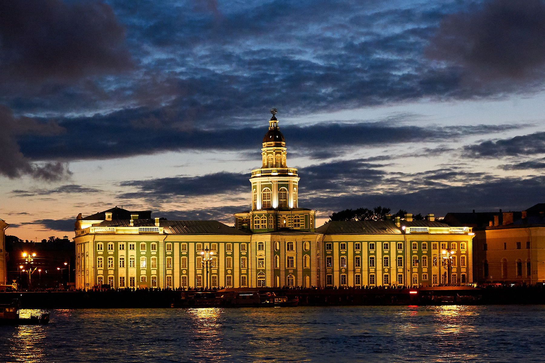 Фото зданий санкт петербурга. Васильевский остров Санкт-Петербург Кунсткамера. Академия наук и Кунсткамера Петра 1. Здание Кунсткамеры в Санкт-Петербурге. Кунсткамера Барокко.